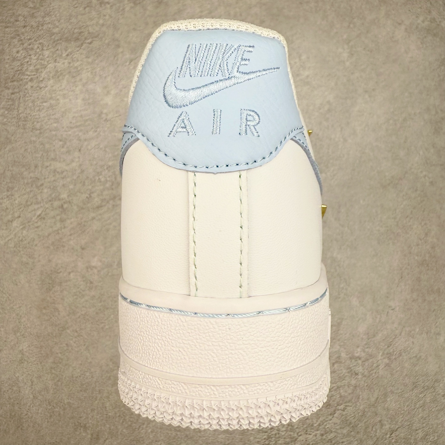 图片[8]-NK Air Force 1´07 Low 空军一号低帮百搭休闲运动板鞋 ZH0316-084 柔软、弹性十足的缓震性能和出色的中底设计 横跨复古与现代的外型结合 造就出风靡全球 三十多年的Force 1 直到今天还深受青睐 实拍调校N版已经零色差零失真 百分百还原实物色彩所见即所得 不存在货不对板色差等低级问题 选购参考实物拍摄 不混卖不参货 只用心做好货严格选品 承诺混一赔十 尺码：36 36.5 37.5 38 38.5 39 40 40.5 41 42 42.5 43 44 44.5 45-选品中心