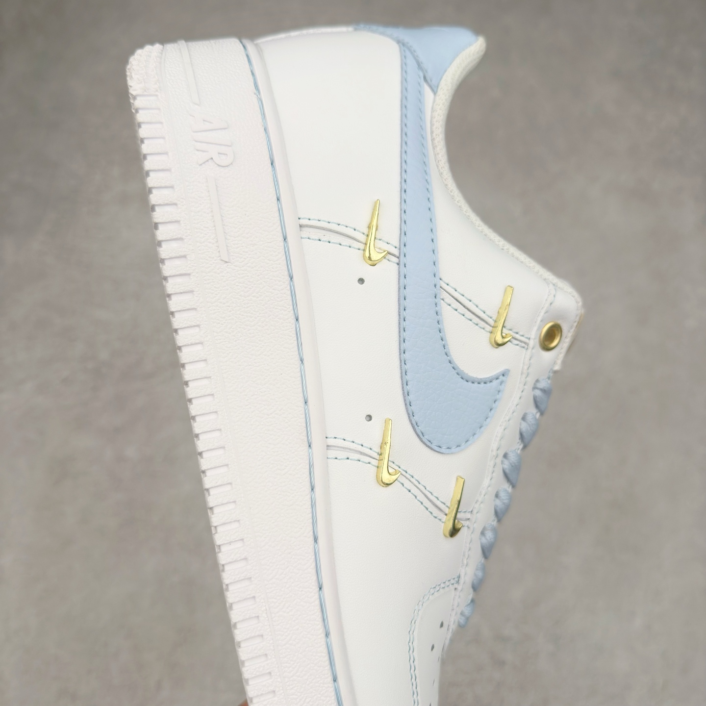 图片[6]-NK Air Force 1´07 Low 空军一号低帮百搭休闲运动板鞋 ZH0316-084 柔软、弹性十足的缓震性能和出色的中底设计 横跨复古与现代的外型结合 造就出风靡全球 三十多年的Force 1 直到今天还深受青睐 实拍调校N版已经零色差零失真 百分百还原实物色彩所见即所得 不存在货不对板色差等低级问题 选购参考实物拍摄 不混卖不参货 只用心做好货严格选品 承诺混一赔十 尺码：36 36.5 37.5 38 38.5 39 40 40.5 41 42 42.5 43 44 44.5 45-选品中心