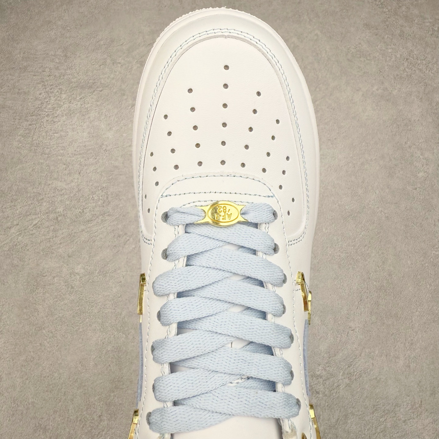 图片[4]-NK Air Force 1´07 Low 空军一号低帮百搭休闲运动板鞋 ZH0316-084 柔软、弹性十足的缓震性能和出色的中底设计 横跨复古与现代的外型结合 造就出风靡全球 三十多年的Force 1 直到今天还深受青睐 实拍调校N版已经零色差零失真 百分百还原实物色彩所见即所得 不存在货不对板色差等低级问题 选购参考实物拍摄 不混卖不参货 只用心做好货严格选品 承诺混一赔十 尺码：36 36.5 37.5 38 38.5 39 40 40.5 41 42 42.5 43 44 44.5 45-选品中心