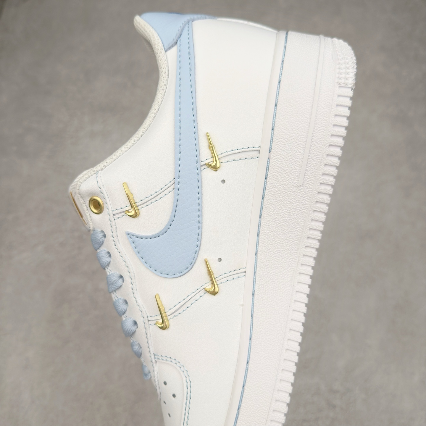 图片[7]-NK Air Force 1´07 Low 空军一号低帮百搭休闲运动板鞋 ZH0316-084 柔软、弹性十足的缓震性能和出色的中底设计 横跨复古与现代的外型结合 造就出风靡全球 三十多年的Force 1 直到今天还深受青睐 实拍调校N版已经零色差零失真 百分百还原实物色彩所见即所得 不存在货不对板色差等低级问题 选购参考实物拍摄 不混卖不参货 只用心做好货严格选品 承诺混一赔十 尺码：36 36.5 37.5 38 38.5 39 40 40.5 41 42 42.5 43 44 44.5 45-选品中心