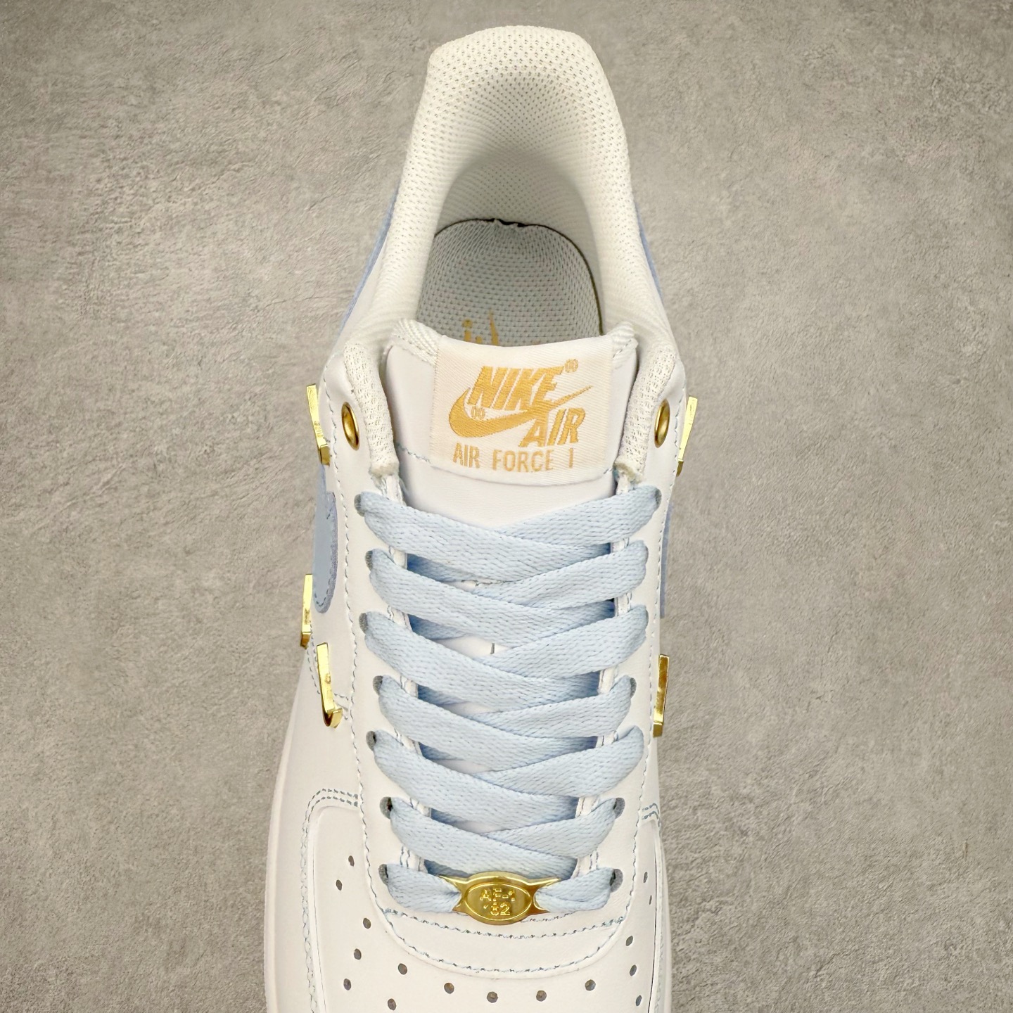 图片[5]-NK Air Force 1´07 Low 空军一号低帮百搭休闲运动板鞋 ZH0316-084 柔软、弹性十足的缓震性能和出色的中底设计 横跨复古与现代的外型结合 造就出风靡全球 三十多年的Force 1 直到今天还深受青睐 实拍调校N版已经零色差零失真 百分百还原实物色彩所见即所得 不存在货不对板色差等低级问题 选购参考实物拍摄 不混卖不参货 只用心做好货严格选品 承诺混一赔十 尺码：36 36.5 37.5 38 38.5 39 40 40.5 41 42 42.5 43 44 44.5 45-选品中心