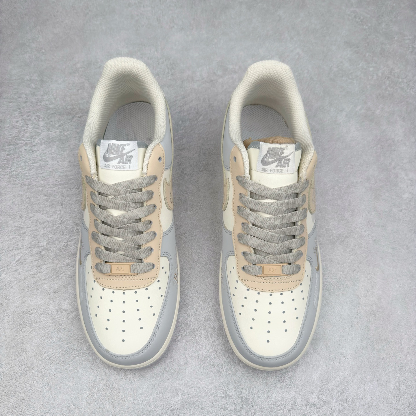 图片[2]-NK Air Force 1´07 Low 空军一号低帮百搭休闲运动板鞋 DB3310-111 柔软、弹性十足的缓震性能和出色的中底设计 横跨复古与现代的外型结合 造就出风靡全球 三十多年的Force 1 直到今天还深受青睐 实拍调校N版已经零色差零失真 百分百还原实物色彩所见即所得 不存在货不对板色差等低级问题 选购参考实物拍摄 不混卖不参货 只用心做好货严格选品 承诺混一赔十 尺码：36 36.5 37.5 38 38.5 39 40 40.5 41 42 42.5 43 44 44.5 45-选品中心