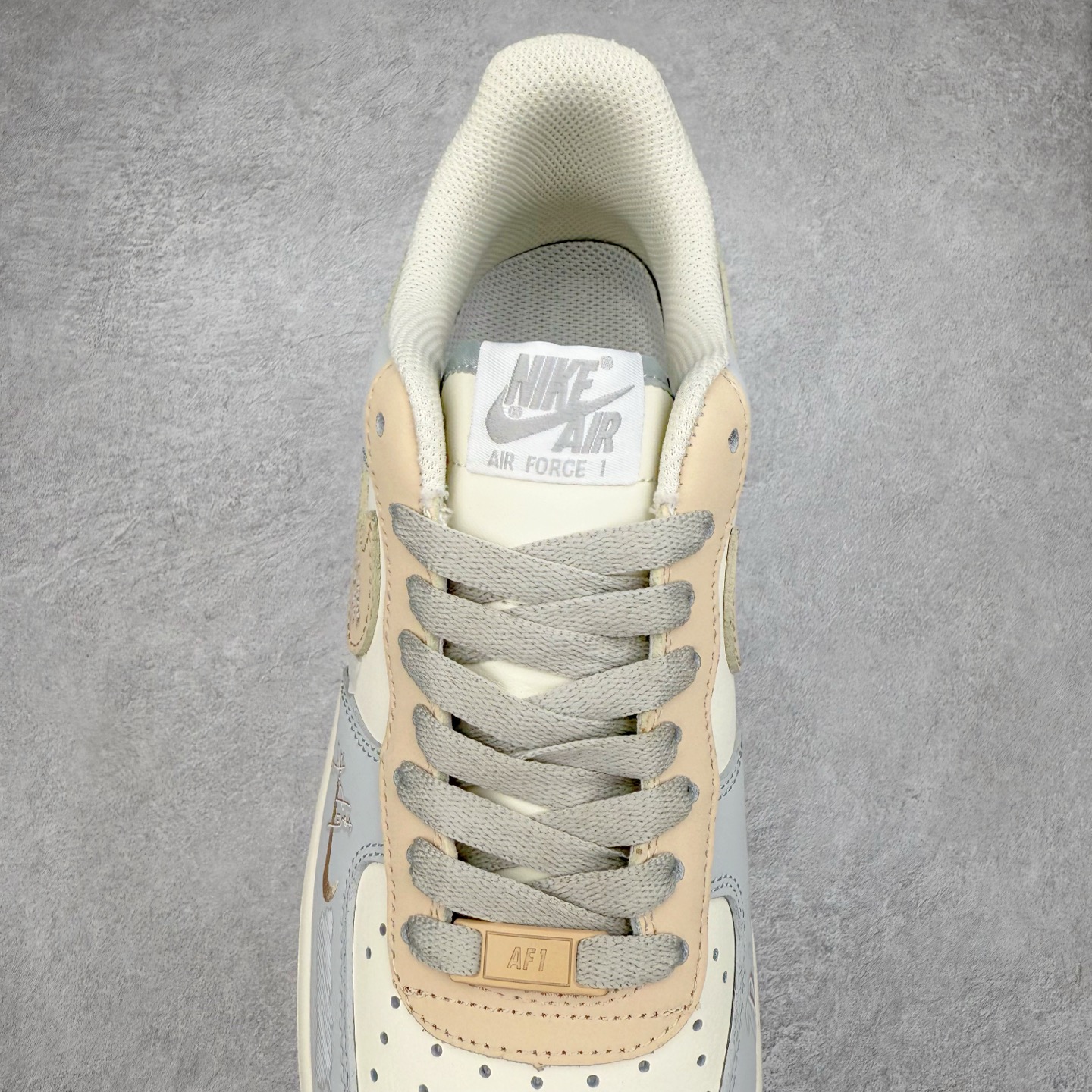 图片[5]-NK Air Force 1´07 Low 空军一号低帮百搭休闲运动板鞋 DB3310-111 柔软、弹性十足的缓震性能和出色的中底设计 横跨复古与现代的外型结合 造就出风靡全球 三十多年的Force 1 直到今天还深受青睐 实拍调校N版已经零色差零失真 百分百还原实物色彩所见即所得 不存在货不对板色差等低级问题 选购参考实物拍摄 不混卖不参货 只用心做好货严格选品 承诺混一赔十 尺码：36 36.5 37.5 38 38.5 39 40 40.5 41 42 42.5 43 44 44.5 45-选品中心