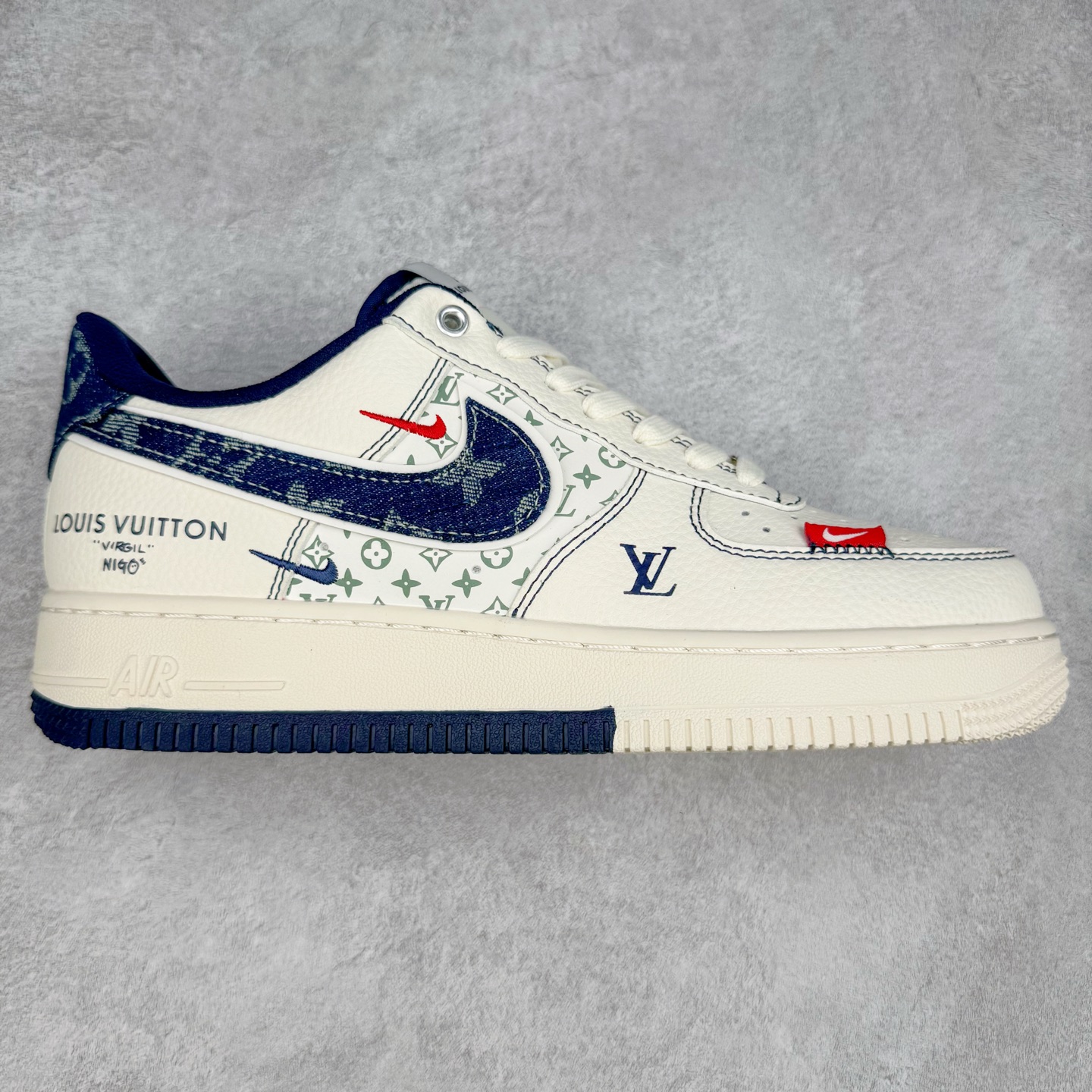 NK Air Force 1´07 Low 空军一号低帮百搭休闲运动板鞋 YX5066-342 柔软、弹性十足的缓震性能和出色的中底设计 横跨复古与现代的外型结合 造就出风靡全球 三十多年的Force 1 直到今天还深受青睐 实拍调校N版已经零色差零失真 百分百还原实物色彩所见即所得 不存在货不对板色差等低级问题 选购参考实物拍摄 不混卖不参货 只用心做好货严格选品 承诺混一赔十 尺码：36 36.5 37.5 38 38.5 39 40 40.5 41 42 42.5 43 44 44.5 45-选品中心