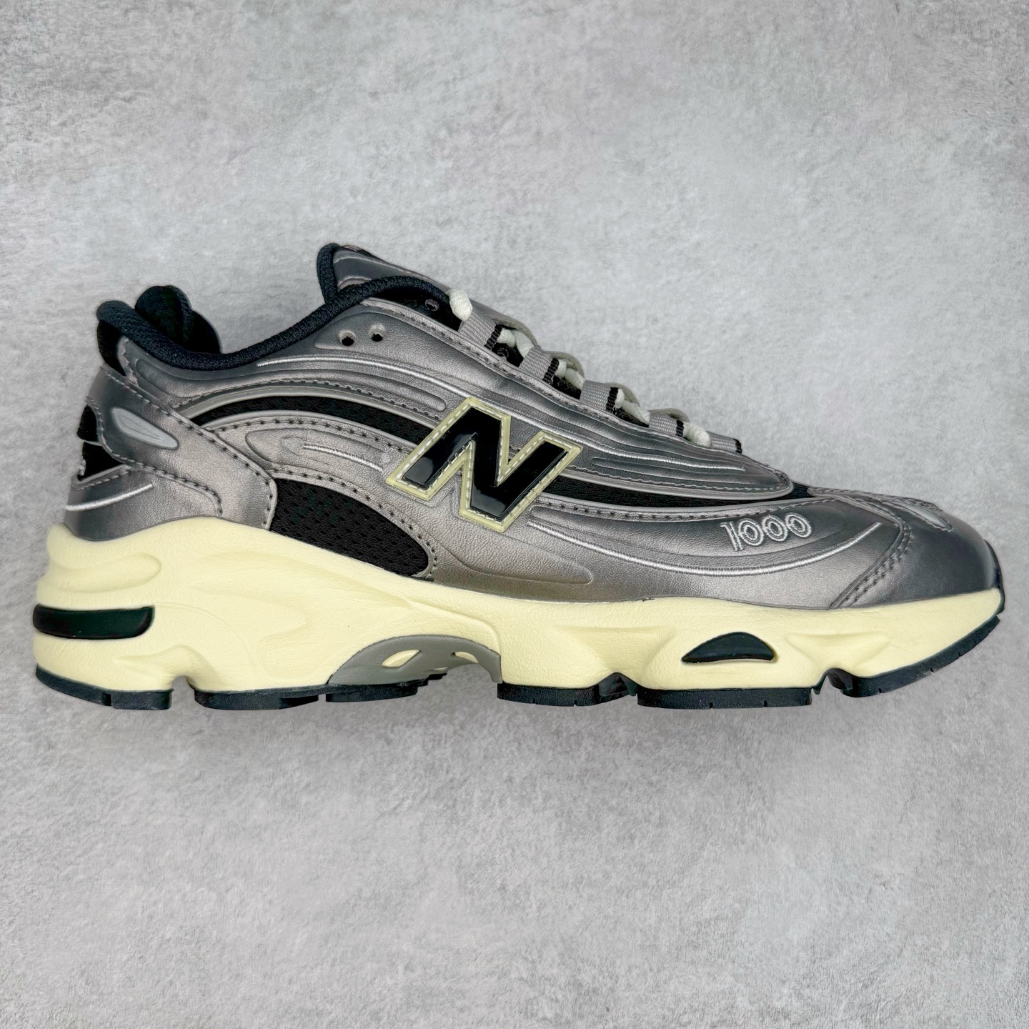 图片[6]-New Balance M1000 NB系列低帮复古老爹风休闲运动慢跑鞋 据悉，New Balance的复古鞋型M1000系列将在2024年正式回归。而自家美产创意总监Teddy Santis的AIMÉ LEON DORE也将率先推出联名1000撑撑场子，鞋款预计将在今年正式发布。New Balance1000系列作为NB最高端的鞋型，诞生于1999年，一度成为当年的热门鞋型，神似Nike Air Max95，现在看来也是一双符合潮流趋势的复古老爹鞋型。此番Teddy Santis亲自操刀，将丰富的配色和升级材质于复古的1000鞋型结合，鞋身采用米色、绿色和粉色的搭配。\\\”N\\\”字Logo也以全新的设计呈现，以1000标志性的网布和皮革材质打造，带来全新的视觉体验。后续ALD和New Balance1000的联名还将推出纯白配色，具体颜值还要等更多实物图的释出。AIMÉ LEON DORE和New Balance的多次联名一直有着超高的人气，无论是550还是1906R都有着不低的溢价，预计此番颜值不错的全新1000也会有着较高的人气。尺码：36 37 37.5 38 38.5 39.5 40 40.5 41.5 42 42.5 43 44 44.5 45-选品中心