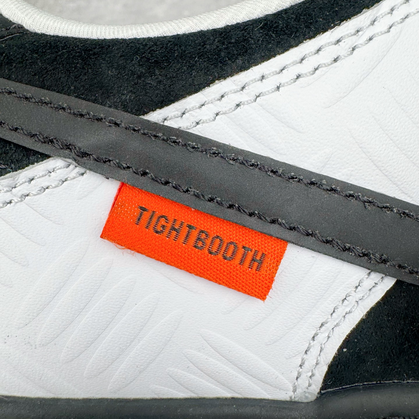 图片[15]-＃M纯原 TIGHTBOOTH x NK SB Dunk Low 联名反转黑白熊猫 FD2629-100 圈内最强 零售首选 独家原厂航空铝磨具打磨大底 鞋头坡度极致还原 原盒原配 圈内天花板工艺 原厂冲刀 超高清洁度 全鞋零毛边皮料切割 全套原楦原模倾力打造完美版型 采用原厂百宏鞋带以及原厂百宏织唛舌标 内标可供原厂几率过验 原厂中底布黄色点胶 原厂中底布拉帮走线遵循公司‼️尺码：36 36.5 37.5 38 38.5 39 40 40.5 41 42 42.5 43 44 44.5 45 46 47.5-选品中心