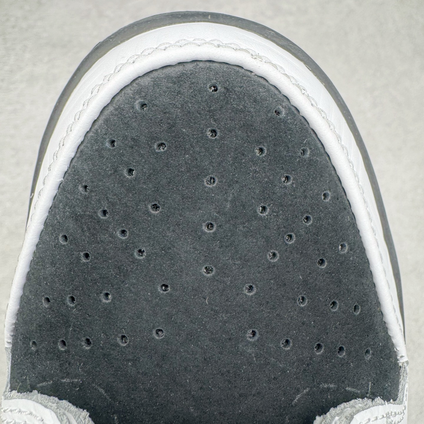 图片[13]-＃M纯原 TIGHTBOOTH x NK SB Dunk Low 联名反转黑白熊猫 FD2629-100 圈内最强 零售首选 独家原厂航空铝磨具打磨大底 鞋头坡度极致还原 原盒原配 圈内天花板工艺 原厂冲刀 超高清洁度 全鞋零毛边皮料切割 全套原楦原模倾力打造完美版型 采用原厂百宏鞋带以及原厂百宏织唛舌标 内标可供原厂几率过验 原厂中底布黄色点胶 原厂中底布拉帮走线遵循公司‼️尺码：36 36.5 37.5 38 38.5 39 40 40.5 41 42 42.5 43 44 44.5 45 46 47.5-选品中心