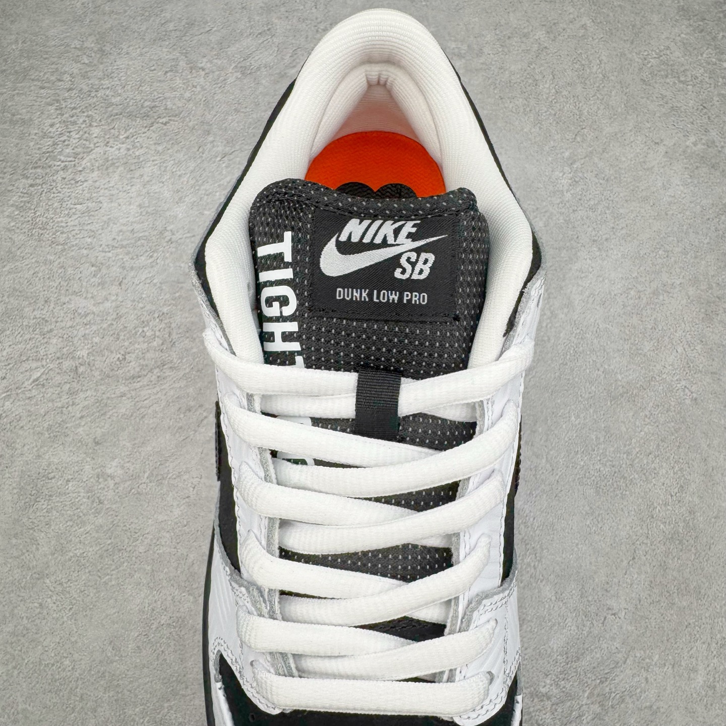 图片[5]-＃M纯原 TIGHTBOOTH x NK SB Dunk Low 联名反转黑白熊猫 FD2629-100 圈内最强 零售首选 独家原厂航空铝磨具打磨大底 鞋头坡度极致还原 原盒原配 圈内天花板工艺 原厂冲刀 超高清洁度 全鞋零毛边皮料切割 全套原楦原模倾力打造完美版型 采用原厂百宏鞋带以及原厂百宏织唛舌标 内标可供原厂几率过验 原厂中底布黄色点胶 原厂中底布拉帮走线遵循公司‼️尺码：36 36.5 37.5 38 38.5 39 40 40.5 41 42 42.5 43 44 44.5 45 46 47.5-选品中心