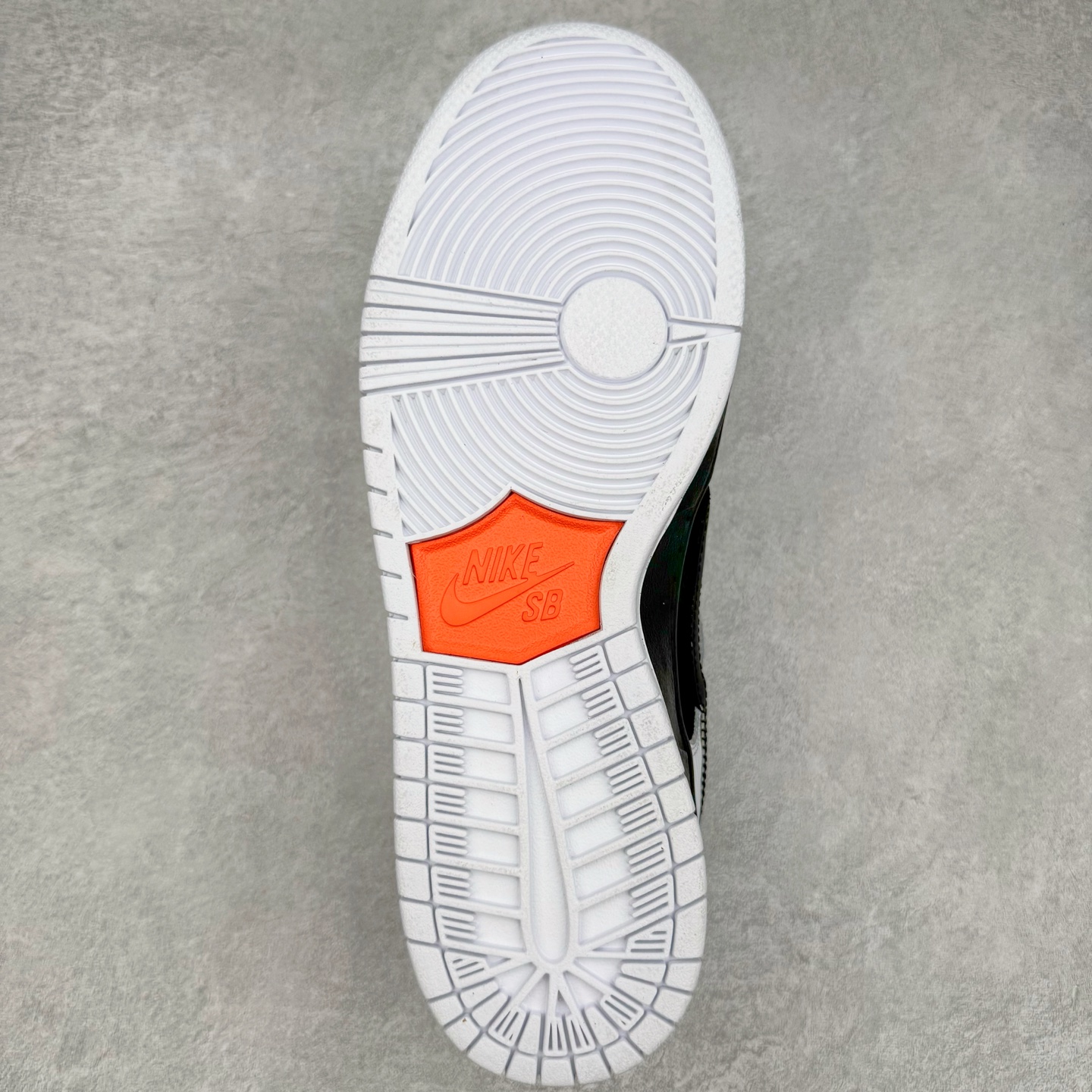 图片[9]-＃M纯原 TIGHTBOOTH x NK SB Dunk Low 联名反转黑白熊猫 FD2629-100 圈内最强 零售首选 独家原厂航空铝磨具打磨大底 鞋头坡度极致还原 原盒原配 圈内天花板工艺 原厂冲刀 超高清洁度 全鞋零毛边皮料切割 全套原楦原模倾力打造完美版型 采用原厂百宏鞋带以及原厂百宏织唛舌标 内标可供原厂几率过验 原厂中底布黄色点胶 原厂中底布拉帮走线遵循公司‼️尺码：36 36.5 37.5 38 38.5 39 40 40.5 41 42 42.5 43 44 44.5 45 46 47.5-选品中心