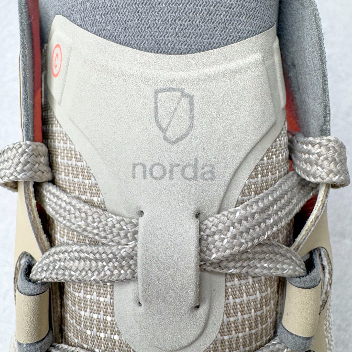 图片[16]-＃纯原 NORDA 001 G+ 轻便户外运动舒适防滑耐磨低帮跑步鞋 Norda是一个来自加拿大的品牌，由两位越野跑者Nicholas Martire 和Willamina Martire夫妇联合其他两位合作者创立，旨在打造全球最佳的越野跑鞋。在品牌正式成立之前，他们邀请了运动员、艺术家和材料专家，共同讨论如何塑造这个全新的品牌。最终，Norda品牌在2020年正式成立，但他们的第一双鞋子Norda001直到2022年1月才发布。在品牌成立的三年里，Norda总共只推出了两款跑鞋，但在配色和其他品牌的合作上却频频发力。包括Zegna、Ciele和Satisfy等跑步圈里的当红品牌，都进行了联名。Zegna更是在今年年初收购了一部分Norda的股份，并宣称将会在未来投入更多资金支持品牌的发展。尺码：36 36.5 37.5 38 38.5 39 40 40.5 41 42 42.5 43 44 44.5 45 46-选品中心