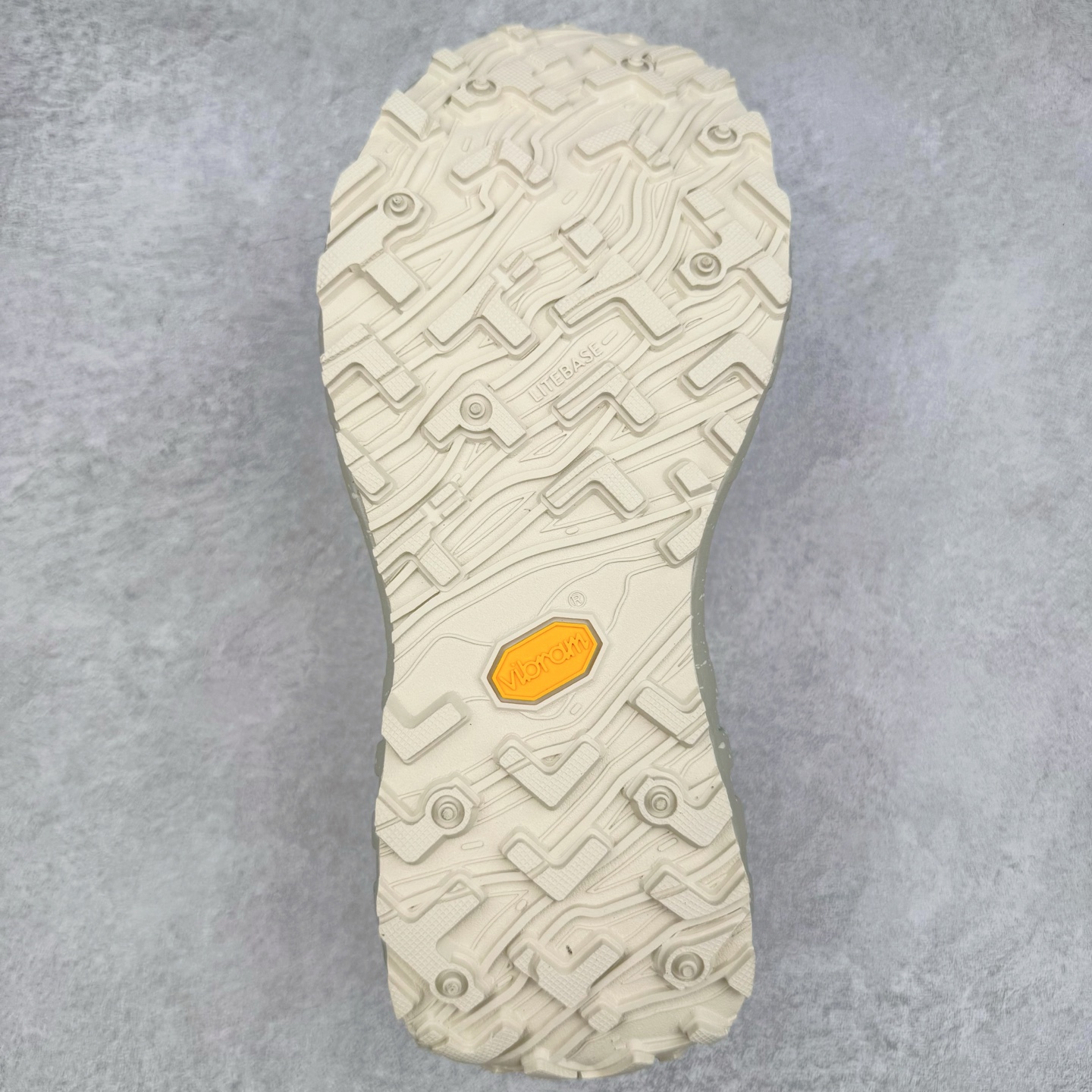 图片[9]-＃纯原 NORDA 001 G+ 轻便户外运动舒适防滑耐磨低帮跑步鞋 Norda是一个来自加拿大的品牌，由两位越野跑者Nicholas Martire 和Willamina Martire夫妇联合其他两位合作者创立，旨在打造全球最佳的越野跑鞋。在品牌正式成立之前，他们邀请了运动员、艺术家和材料专家，共同讨论如何塑造这个全新的品牌。最终，Norda品牌在2020年正式成立，但他们的第一双鞋子Norda001直到2022年1月才发布。在品牌成立的三年里，Norda总共只推出了两款跑鞋，但在配色和其他品牌的合作上却频频发力。包括Zegna、Ciele和Satisfy等跑步圈里的当红品牌，都进行了联名。Zegna更是在今年年初收购了一部分Norda的股份，并宣称将会在未来投入更多资金支持品牌的发展。尺码：36 36.5 37.5 38 38.5 39 40 40.5 41 42 42.5 43 44 44.5 45 46-选品中心