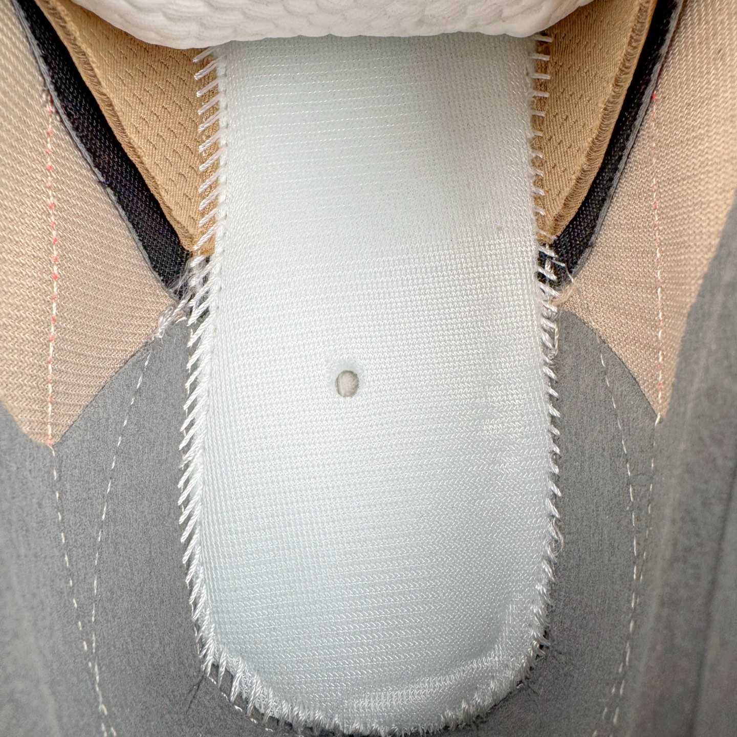 图片[11]-＃纯原 NORDA 001 G+ 轻便户外运动舒适防滑耐磨低帮跑步鞋 Norda是一个来自加拿大的品牌，由两位越野跑者Nicholas Martire 和Willamina Martire夫妇联合其他两位合作者创立，旨在打造全球最佳的越野跑鞋。在品牌正式成立之前，他们邀请了运动员、艺术家和材料专家，共同讨论如何塑造这个全新的品牌。最终，Norda品牌在2020年正式成立，但他们的第一双鞋子Norda001直到2022年1月才发布。在品牌成立的三年里，Norda总共只推出了两款跑鞋，但在配色和其他品牌的合作上却频频发力。包括Zegna、Ciele和Satisfy等跑步圈里的当红品牌，都进行了联名。Zegna更是在今年年初收购了一部分Norda的股份，并宣称将会在未来投入更多资金支持品牌的发展。尺码：36 36.5 37.5 38 38.5 39 40 40.5 41 42 42.5 43 44 44.5 45 46-选品中心