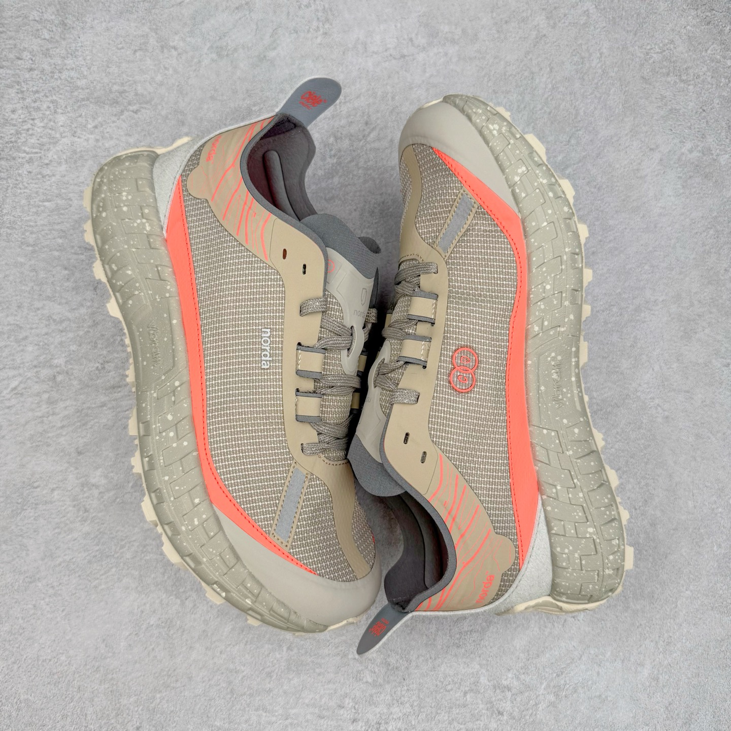 图片[3]-＃纯原 NORDA 001 G+ 轻便户外运动舒适防滑耐磨低帮跑步鞋 Norda是一个来自加拿大的品牌，由两位越野跑者Nicholas Martire 和Willamina Martire夫妇联合其他两位合作者创立，旨在打造全球最佳的越野跑鞋。在品牌正式成立之前，他们邀请了运动员、艺术家和材料专家，共同讨论如何塑造这个全新的品牌。最终，Norda品牌在2020年正式成立，但他们的第一双鞋子Norda001直到2022年1月才发布。在品牌成立的三年里，Norda总共只推出了两款跑鞋，但在配色和其他品牌的合作上却频频发力。包括Zegna、Ciele和Satisfy等跑步圈里的当红品牌，都进行了联名。Zegna更是在今年年初收购了一部分Norda的股份，并宣称将会在未来投入更多资金支持品牌的发展。尺码：36 36.5 37.5 38 38.5 39 40 40.5 41 42 42.5 43 44 44.5 45 46-选品中心