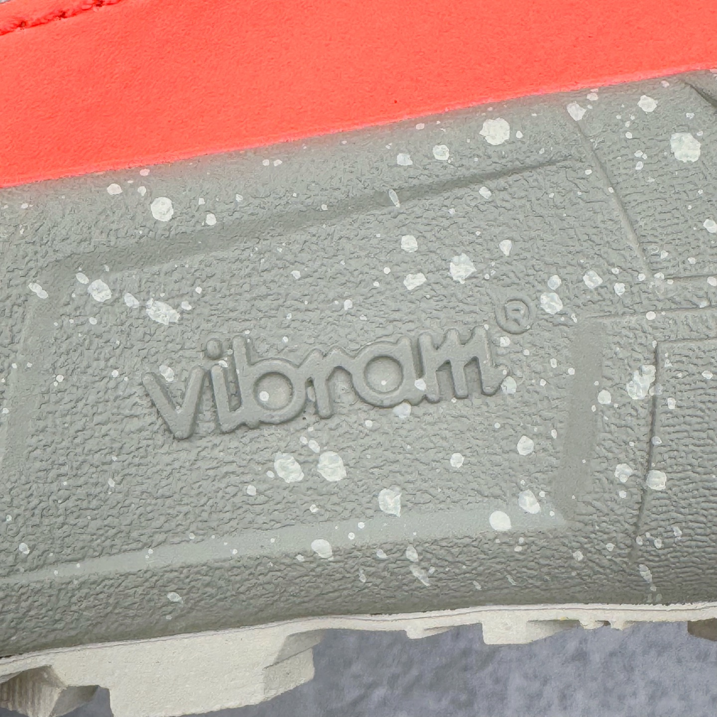 图片[14]-＃纯原 NORDA 001 G+ 轻便户外运动舒适防滑耐磨低帮跑步鞋 Norda是一个来自加拿大的品牌，由两位越野跑者Nicholas Martire 和Willamina Martire夫妇联合其他两位合作者创立，旨在打造全球最佳的越野跑鞋。在品牌正式成立之前，他们邀请了运动员、艺术家和材料专家，共同讨论如何塑造这个全新的品牌。最终，Norda品牌在2020年正式成立，但他们的第一双鞋子Norda001直到2022年1月才发布。在品牌成立的三年里，Norda总共只推出了两款跑鞋，但在配色和其他品牌的合作上却频频发力。包括Zegna、Ciele和Satisfy等跑步圈里的当红品牌，都进行了联名。Zegna更是在今年年初收购了一部分Norda的股份，并宣称将会在未来投入更多资金支持品牌的发展。尺码：36 36.5 37.5 38 38.5 39 40 40.5 41 42 42.5 43 44 44.5 45 46-选品中心