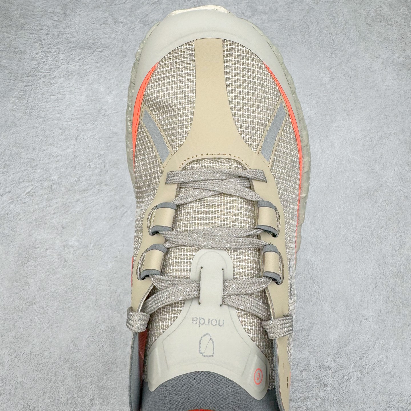 图片[4]-＃纯原 NORDA 001 G+ 轻便户外运动舒适防滑耐磨低帮跑步鞋 Norda是一个来自加拿大的品牌，由两位越野跑者Nicholas Martire 和Willamina Martire夫妇联合其他两位合作者创立，旨在打造全球最佳的越野跑鞋。在品牌正式成立之前，他们邀请了运动员、艺术家和材料专家，共同讨论如何塑造这个全新的品牌。最终，Norda品牌在2020年正式成立，但他们的第一双鞋子Norda001直到2022年1月才发布。在品牌成立的三年里，Norda总共只推出了两款跑鞋，但在配色和其他品牌的合作上却频频发力。包括Zegna、Ciele和Satisfy等跑步圈里的当红品牌，都进行了联名。Zegna更是在今年年初收购了一部分Norda的股份，并宣称将会在未来投入更多资金支持品牌的发展。尺码：36 36.5 37.5 38 38.5 39 40 40.5 41 42 42.5 43 44 44.5 45 46-选品中心