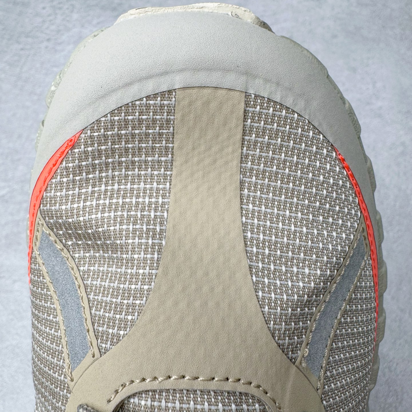 图片[17]-＃纯原 NORDA 001 G+ 轻便户外运动舒适防滑耐磨低帮跑步鞋 Norda是一个来自加拿大的品牌，由两位越野跑者Nicholas Martire 和Willamina Martire夫妇联合其他两位合作者创立，旨在打造全球最佳的越野跑鞋。在品牌正式成立之前，他们邀请了运动员、艺术家和材料专家，共同讨论如何塑造这个全新的品牌。最终，Norda品牌在2020年正式成立，但他们的第一双鞋子Norda001直到2022年1月才发布。在品牌成立的三年里，Norda总共只推出了两款跑鞋，但在配色和其他品牌的合作上却频频发力。包括Zegna、Ciele和Satisfy等跑步圈里的当红品牌，都进行了联名。Zegna更是在今年年初收购了一部分Norda的股份，并宣称将会在未来投入更多资金支持品牌的发展。尺码：36 36.5 37.5 38 38.5 39 40 40.5 41 42 42.5 43 44 44.5 45 46-选品中心