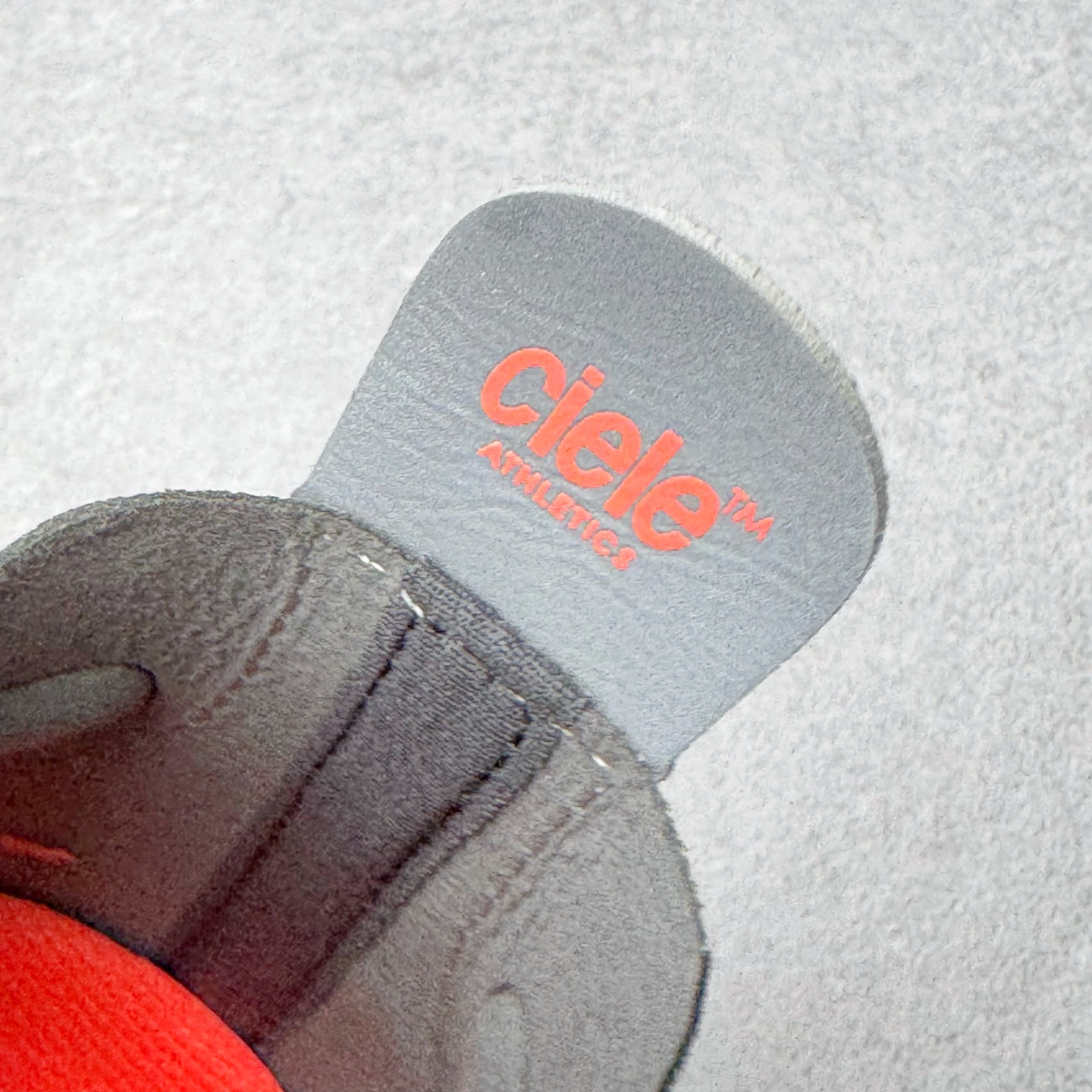 图片[15]-＃纯原 NORDA 001 G+ 轻便户外运动舒适防滑耐磨低帮跑步鞋 Norda是一个来自加拿大的品牌，由两位越野跑者Nicholas Martire 和Willamina Martire夫妇联合其他两位合作者创立，旨在打造全球最佳的越野跑鞋。在品牌正式成立之前，他们邀请了运动员、艺术家和材料专家，共同讨论如何塑造这个全新的品牌。最终，Norda品牌在2020年正式成立，但他们的第一双鞋子Norda001直到2022年1月才发布。在品牌成立的三年里，Norda总共只推出了两款跑鞋，但在配色和其他品牌的合作上却频频发力。包括Zegna、Ciele和Satisfy等跑步圈里的当红品牌，都进行了联名。Zegna更是在今年年初收购了一部分Norda的股份，并宣称将会在未来投入更多资金支持品牌的发展。尺码：36 36.5 37.5 38 38.5 39 40 40.5 41 42 42.5 43 44 44.5 45 46-选品中心