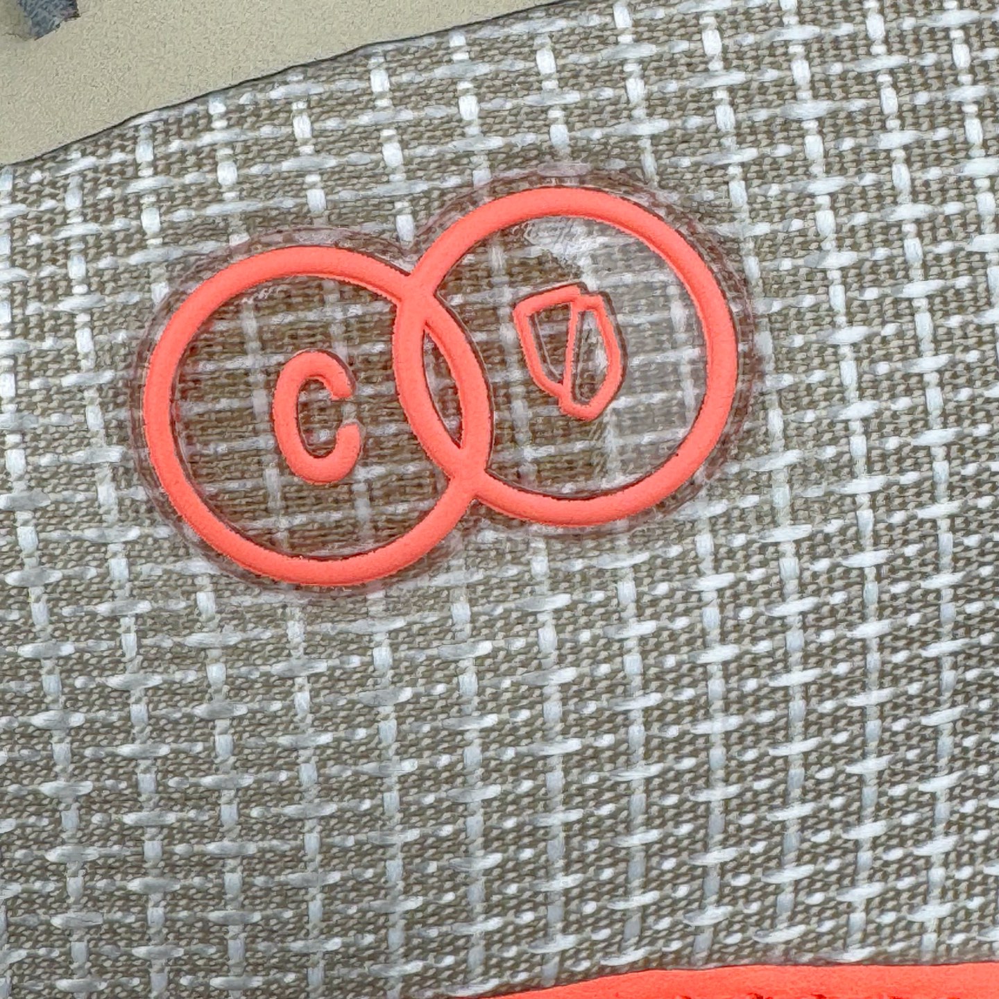 图片[21]-＃纯原 NORDA 001 G+ 轻便户外运动舒适防滑耐磨低帮跑步鞋 Norda是一个来自加拿大的品牌，由两位越野跑者Nicholas Martire 和Willamina Martire夫妇联合其他两位合作者创立，旨在打造全球最佳的越野跑鞋。在品牌正式成立之前，他们邀请了运动员、艺术家和材料专家，共同讨论如何塑造这个全新的品牌。最终，Norda品牌在2020年正式成立，但他们的第一双鞋子Norda001直到2022年1月才发布。在品牌成立的三年里，Norda总共只推出了两款跑鞋，但在配色和其他品牌的合作上却频频发力。包括Zegna、Ciele和Satisfy等跑步圈里的当红品牌，都进行了联名。Zegna更是在今年年初收购了一部分Norda的股份，并宣称将会在未来投入更多资金支持品牌的发展。尺码：36 36.5 37.5 38 38.5 39 40 40.5 41 42 42.5 43 44 44.5 45 46-选品中心