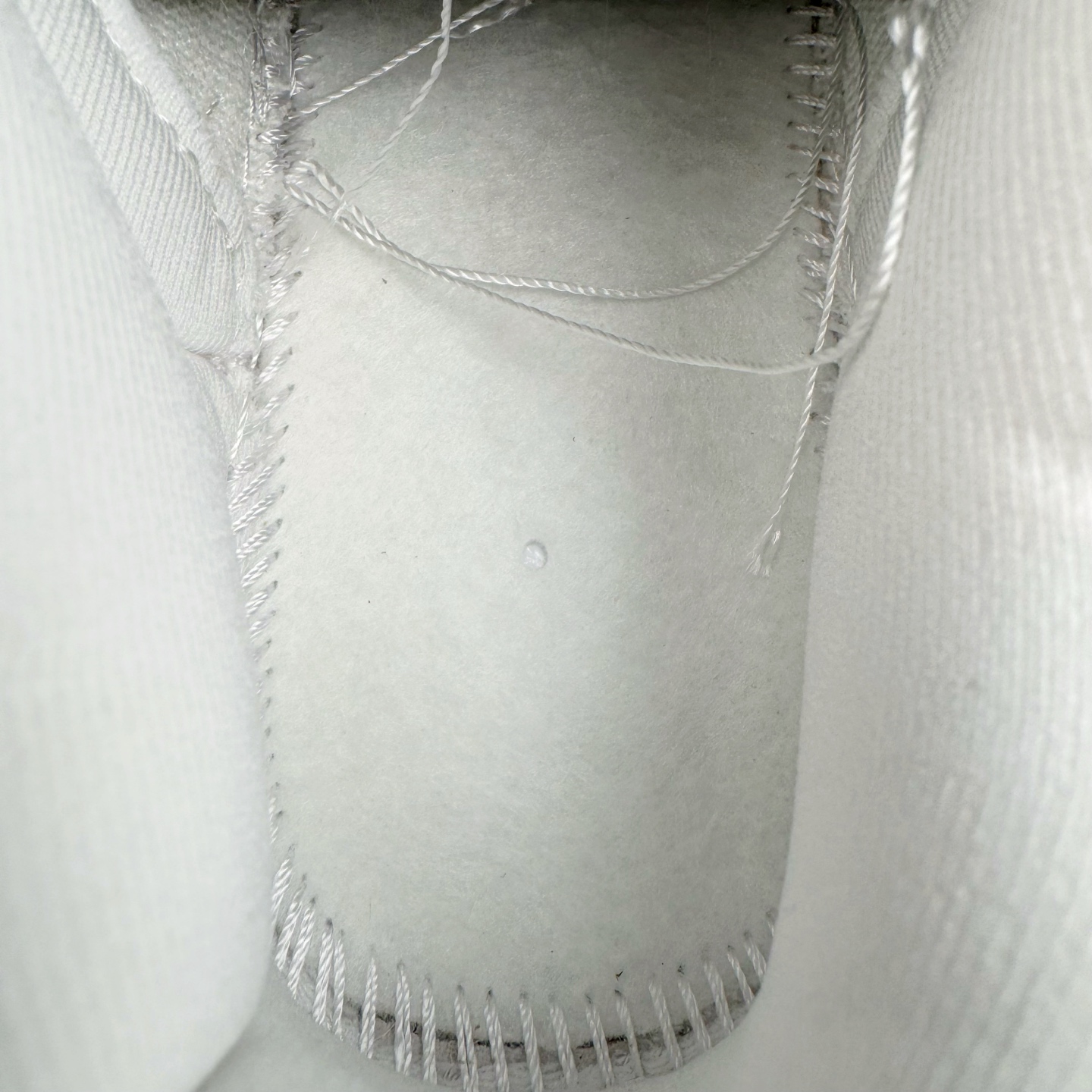 图片[11]-＃YC纯原 NK Dunk Low 花卉浮雕 IH0639-011 实力大厂出品 新配色陆续开发 利润个位数只为口碑 全套原纸板楦头开发 确保原汁原味 完美呈现DUNK版型 一比一鞋头弧度高度鞋身弧度 此版本只针对中端市场 皮料材质有所更替 其他数据细节工艺流程均保持一致 绝不口嗨 细节品控鞋型随意对比 独家私模官方第六代原厂航空铝磨具打磨大底 鞋头坡度极致还原 无解鞋型 原盒原配 圈内天花板工艺 原厂玻璃冲刀 超高清洁度 全鞋零毛边皮料切割 原厂中底布点胶 中底布拉帮走线遵循公司 尺码：36 36.5 37.5 38 38.5 39 40-选品中心