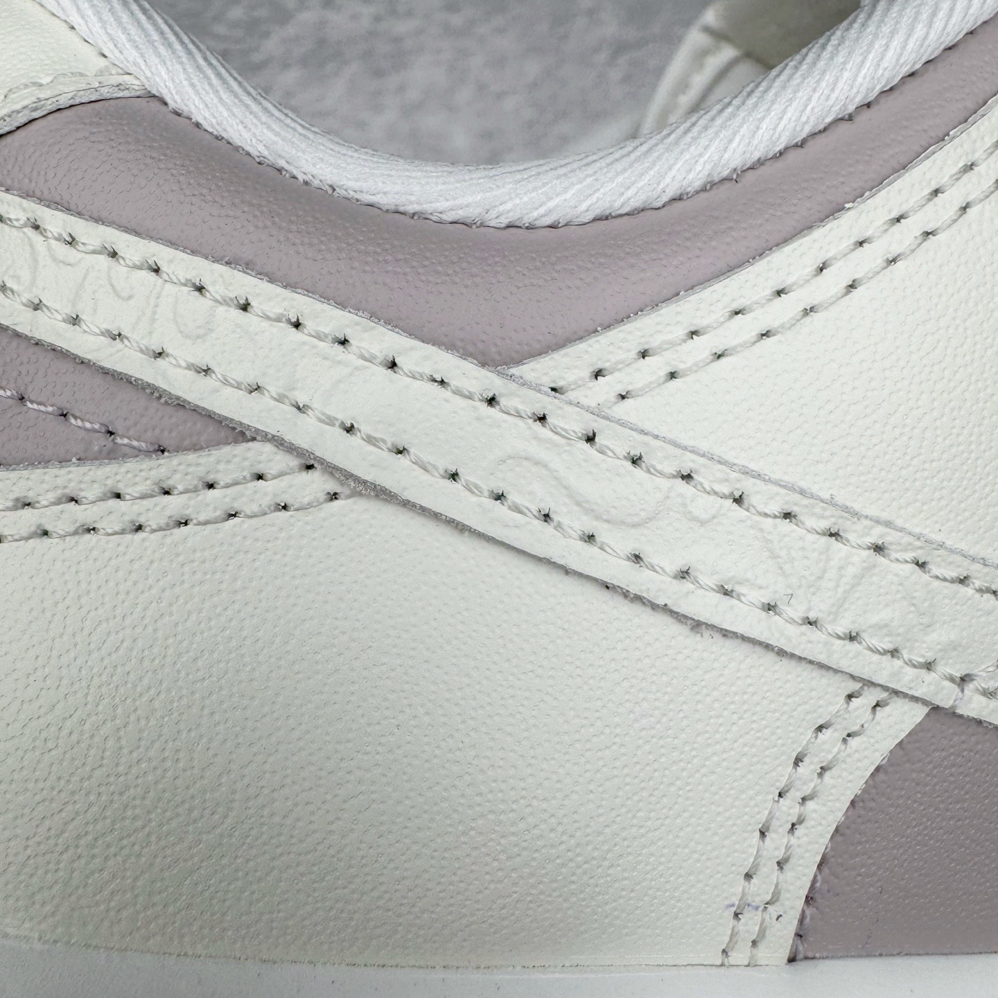 图片[16]-＃YC纯原 NK Dunk Low 花卉浮雕 IH0639-011 实力大厂出品 新配色陆续开发 利润个位数只为口碑 全套原纸板楦头开发 确保原汁原味 完美呈现DUNK版型 一比一鞋头弧度高度鞋身弧度 此版本只针对中端市场 皮料材质有所更替 其他数据细节工艺流程均保持一致 绝不口嗨 细节品控鞋型随意对比 独家私模官方第六代原厂航空铝磨具打磨大底 鞋头坡度极致还原 无解鞋型 原盒原配 圈内天花板工艺 原厂玻璃冲刀 超高清洁度 全鞋零毛边皮料切割 原厂中底布点胶 中底布拉帮走线遵循公司 尺码：36 36.5 37.5 38 38.5 39 40-选品中心