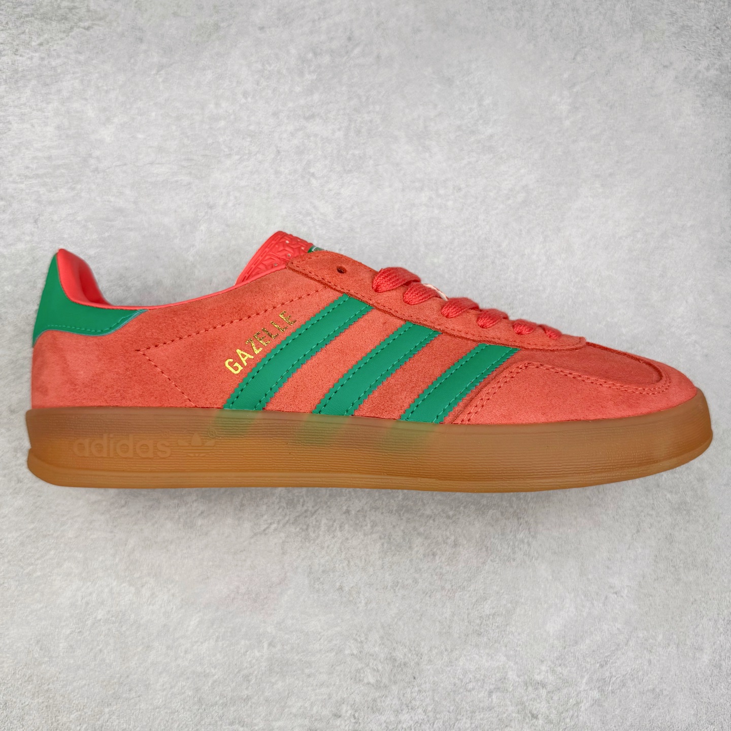 AD Gazelle Indoor Trainers 羚羊内训系列低帮复古百搭休闲运动德训风板鞋 JH5407 90年代经典的复刻版！自60年代以足球训练鞋面世以来,Gazelle就以其经典设计席卷全球。1991年版本的复刻,再造经典Gazelle。采用皮革打造,搭配浊色细节,让这款经典更加简约。尺码：36 36⅔ 37⅓ 38 38⅔ 39⅓ 40 40⅔ 41⅓ 42 42⅔ 43⅓ 44⅓ 44⅔ 45-选品中心