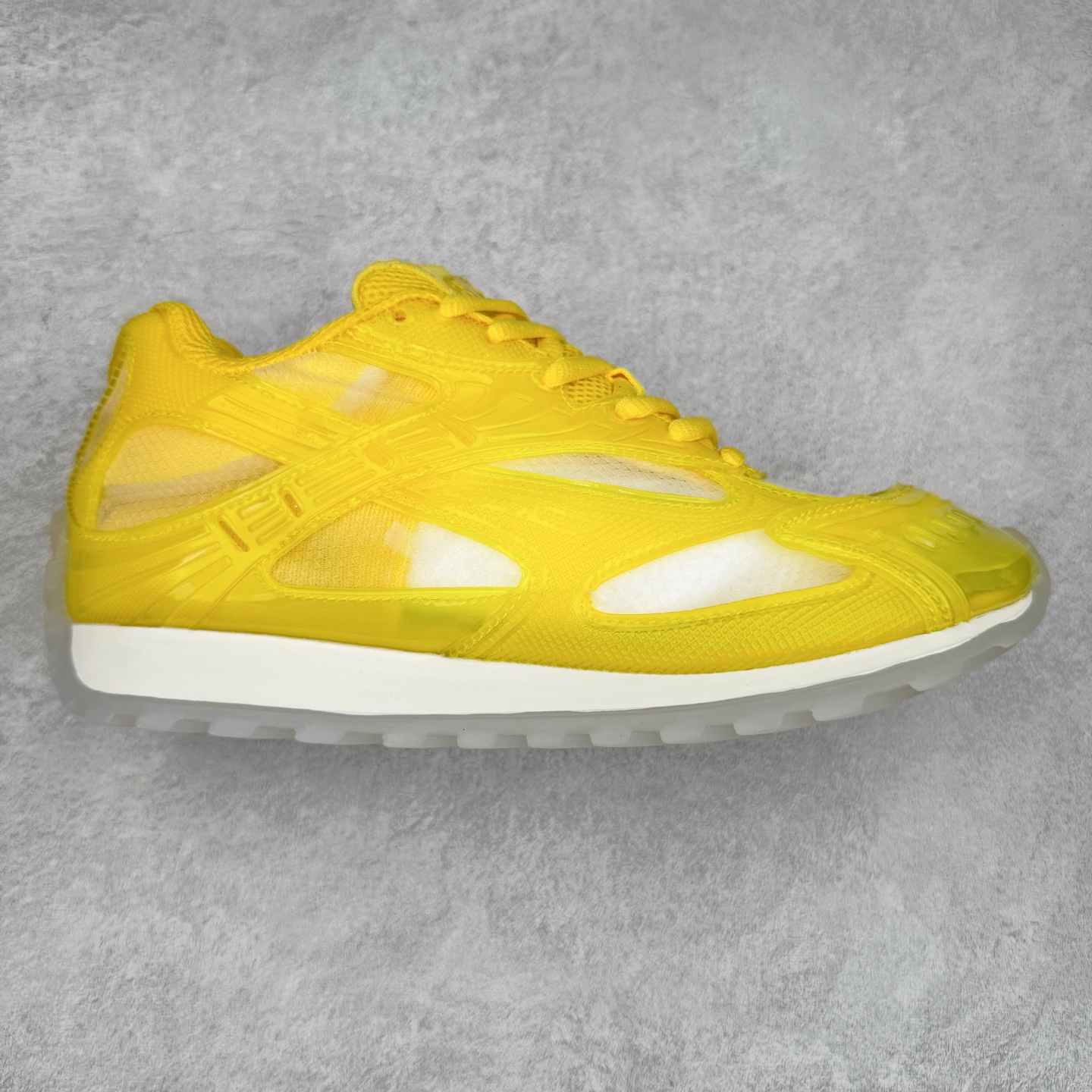 BOTTEGA VENETA Orbit Runner BV葆蝶家时尚休闲王一博同款老爹鞋运动鞋 原版开发 一比一打造 相似度百分之99以上 市场一梯队级别品质 区别市场任何标文顶级品质版本 采用轻质科技网布面料 搭配几何图案设计橡胶外底 王炸系列 高版本 认准套包工艺 实际增高很多哦 还是一样显腿细非常nice 耐玩耐造 对标对版 套包鞋工艺 认准高版本 大底选用拼色TPU大底 配置原版包装 尺码：35 36 37 38 39 40 41 42 43 44 45-选品中心