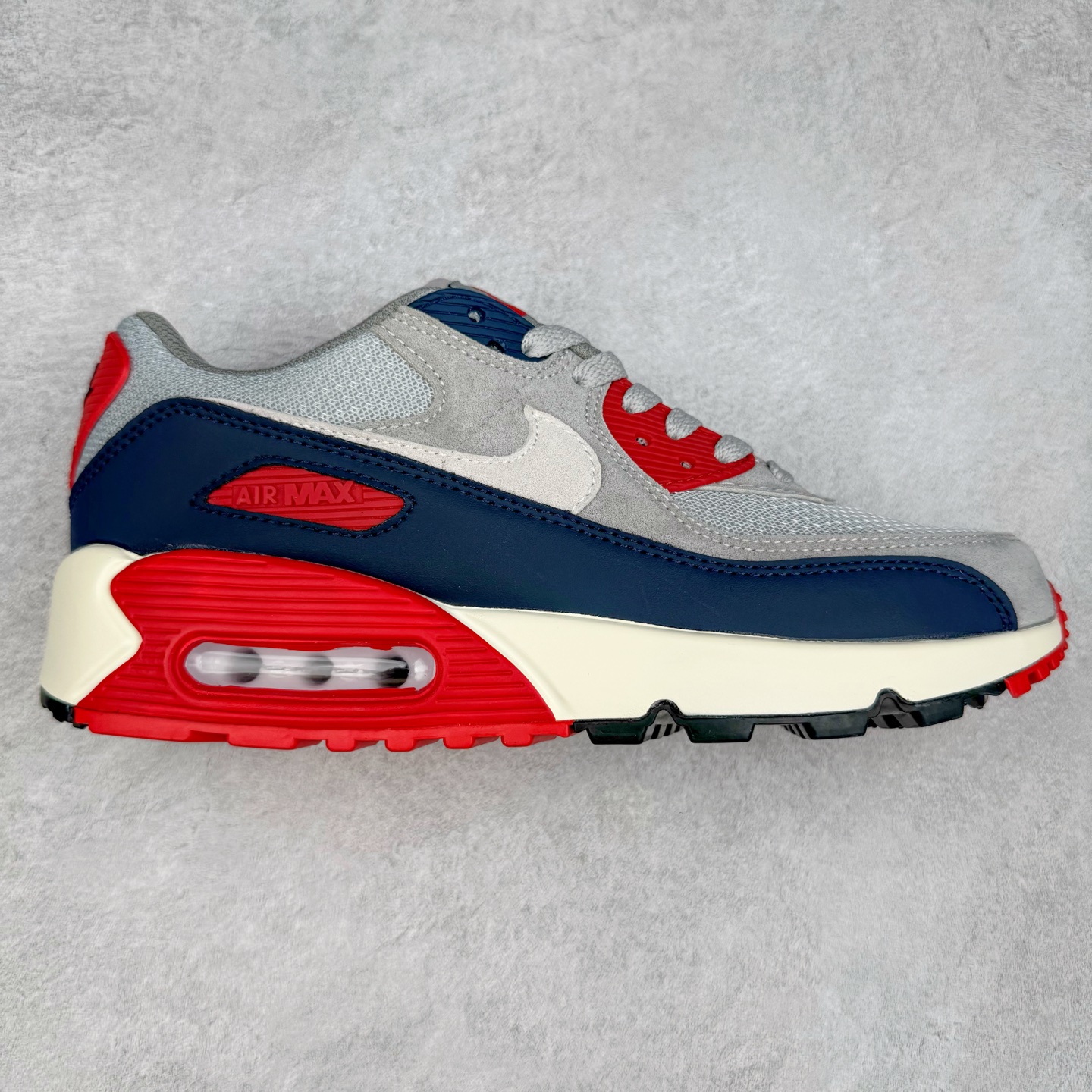 ＃MX版 NK Air MAX 90 气垫复古减震跑步鞋 DM0029-005 经典重温 独家陆续补货 外单专供大厂出品 品质稳定 一百余色 终端操作 Air Max 90于1990年推出 来自Air Max系列 在Air Max 1的基础上改进而得 增加了气垫面积 外型上也更为流线 最特別的就是加入了菱纹塑胶嵌板 为Air Max 90增添了许多潮流气息 皮革鞋面 造就出色耐穿性和支撑力 Max Air缓震配置搭配泡棉中底 令Air Max 90轻盈而舒适 华夫格橡胶外底 铸就Air Max 90非凡的抓地力 而Air Max 90不仅是一双跑鞋 它成功跨越了时间的演进 成为了球鞋文化与潮流圈中最熟为人知的鞋款之一 尺码：36 36.5 37.5 38 38.5 39 40 40.5 41 42 42.5 43 44 44.5 45-选品中心