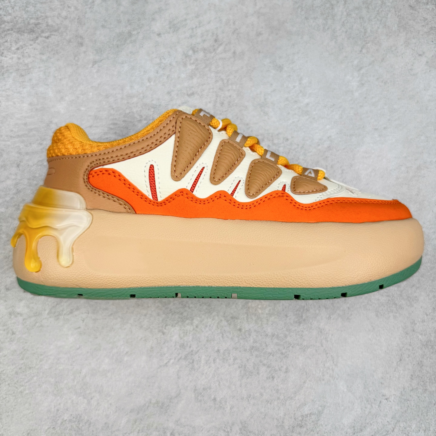 图片[3]-FILA CARROT 2 斐乐萝卜鞋2.0 经典百搭休闲 防滑减震耐磨低帮板鞋 传承了 FILA 的百年基因，融入年轻运动及潮流文化，成为引领变革、创新突破的一代。以“1+N” 的跨界合作模式重现经典的同时创造经典。带来最出其不意的跨界合作惊喜。同时，FILAFUSION把FILA 的 DNA 融入到定制体验里，你可以随心制造厲于你的产品。FILA FUSION 的鞋家族涵盖了老爹鞋、跑步鞋、网球鞋、季节款。风格复古新潮，满足了时尚人士出行及各类运动的搭配需求，成为当下年轻人筷拥的鞋类品牌之一。FILA FUSION 走进年轻人的世界，通过年轻人运动，街舞，滑板，篮球，展现 FILA FUSION 的潮流态度和年轻文化。FILA FUSION 认为末来属于引领变革、创新突破的年轻一代，让我们一起构成 FILA 未来的蓝图吧！尺码：35.5 36 36.5 37.5 38 38.5 39 40-选品中心