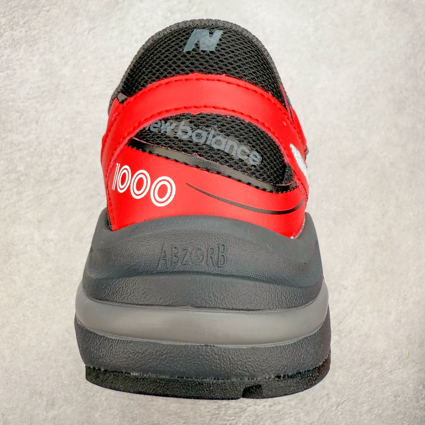 图片[8]-New Balance M1000 NB系列低帮复古老爹风休闲运动慢跑鞋 据悉，New Balance的复古鞋型M1000系列将在2024年正式回归。而自家美产创意总监Teddy Santis的AIMÉ LEON DORE也将率先推出联名1000撑撑场子，鞋款预计将在今年正式发布。New Balance1000系列作为NB最高端的鞋型，诞生于1999年，一度成为当年的热门鞋型，神似Nike Air Max95，现在看来也是一双符合潮流趋势的复古老爹鞋型。此番Teddy Santis亲自操刀，将丰富的配色和升级材质于复古的1000鞋型结合，鞋身采用米色、绿色和粉色的搭配。\\\”N\\\”字Logo也以全新的设计呈现，以1000标志性的网布和皮革材质打造，带来全新的视觉体验。后续ALD和New Balance1000的联名还将推出纯白配色，具体颜值还要等更多实物图的释出。AIMÉ LEON DORE和New Balance的多次联名一直有着超高的人气，无论是550还是1906R都有着不低的溢价，预计此番颜值不错的全新1000也会有着较高的人气。尺码：36 37 37.5 38 38.5 39.5 40 40.5 41.5 42 42.5 43 44 44.5 45-选品中心