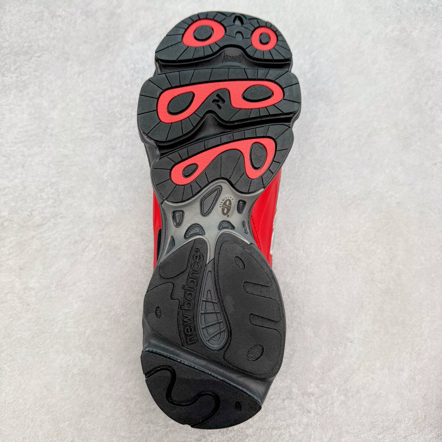 图片[9]-New Balance M1000 NB系列低帮复古老爹风休闲运动慢跑鞋 据悉，New Balance的复古鞋型M1000系列将在2024年正式回归。而自家美产创意总监Teddy Santis的AIMÉ LEON DORE也将率先推出联名1000撑撑场子，鞋款预计将在今年正式发布。New Balance1000系列作为NB最高端的鞋型，诞生于1999年，一度成为当年的热门鞋型，神似Nike Air Max95，现在看来也是一双符合潮流趋势的复古老爹鞋型。此番Teddy Santis亲自操刀，将丰富的配色和升级材质于复古的1000鞋型结合，鞋身采用米色、绿色和粉色的搭配。\\\”N\\\”字Logo也以全新的设计呈现，以1000标志性的网布和皮革材质打造，带来全新的视觉体验。后续ALD和New Balance1000的联名还将推出纯白配色，具体颜值还要等更多实物图的释出。AIMÉ LEON DORE和New Balance的多次联名一直有着超高的人气，无论是550还是1906R都有着不低的溢价，预计此番颜值不错的全新1000也会有着较高的人气。尺码：36 37 37.5 38 38.5 39.5 40 40.5 41.5 42 42.5 43 44 44.5 45-选品中心