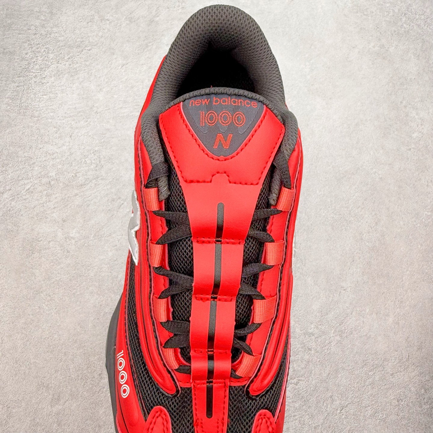 图片[5]-New Balance M1000 NB系列低帮复古老爹风休闲运动慢跑鞋 据悉，New Balance的复古鞋型M1000系列将在2024年正式回归。而自家美产创意总监Teddy Santis的AIMÉ LEON DORE也将率先推出联名1000撑撑场子，鞋款预计将在今年正式发布。New Balance1000系列作为NB最高端的鞋型，诞生于1999年，一度成为当年的热门鞋型，神似Nike Air Max95，现在看来也是一双符合潮流趋势的复古老爹鞋型。此番Teddy Santis亲自操刀，将丰富的配色和升级材质于复古的1000鞋型结合，鞋身采用米色、绿色和粉色的搭配。\\\”N\\\”字Logo也以全新的设计呈现，以1000标志性的网布和皮革材质打造，带来全新的视觉体验。后续ALD和New Balance1000的联名还将推出纯白配色，具体颜值还要等更多实物图的释出。AIMÉ LEON DORE和New Balance的多次联名一直有着超高的人气，无论是550还是1906R都有着不低的溢价，预计此番颜值不错的全新1000也会有着较高的人气。尺码：36 37 37.5 38 38.5 39.5 40 40.5 41.5 42 42.5 43 44 44.5 45-选品中心