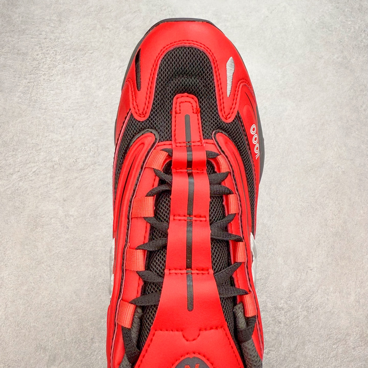 图片[4]-New Balance M1000 NB系列低帮复古老爹风休闲运动慢跑鞋 据悉，New Balance的复古鞋型M1000系列将在2024年正式回归。而自家美产创意总监Teddy Santis的AIMÉ LEON DORE也将率先推出联名1000撑撑场子，鞋款预计将在今年正式发布。New Balance1000系列作为NB最高端的鞋型，诞生于1999年，一度成为当年的热门鞋型，神似Nike Air Max95，现在看来也是一双符合潮流趋势的复古老爹鞋型。此番Teddy Santis亲自操刀，将丰富的配色和升级材质于复古的1000鞋型结合，鞋身采用米色、绿色和粉色的搭配。\\\”N\\\”字Logo也以全新的设计呈现，以1000标志性的网布和皮革材质打造，带来全新的视觉体验。后续ALD和New Balance1000的联名还将推出纯白配色，具体颜值还要等更多实物图的释出。AIMÉ LEON DORE和New Balance的多次联名一直有着超高的人气，无论是550还是1906R都有着不低的溢价，预计此番颜值不错的全新1000也会有着较高的人气。尺码：36 37 37.5 38 38.5 39.5 40 40.5 41.5 42 42.5 43 44 44.5 45-选品中心