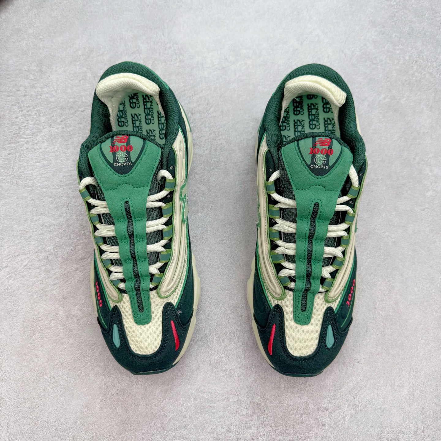 图片[2]-New Balance M1000 NB系列低帮复古老爹风休闲运动慢跑鞋 据悉，New Balance的复古鞋型M1000系列将在2024年正式回归。而自家美产创意总监Teddy Santis的AIMÉ LEON DORE也将率先推出联名1000撑撑场子，鞋款预计将在今年正式发布。New Balance1000系列作为NB最高端的鞋型，诞生于1999年，一度成为当年的热门鞋型，神似Nike Air Max95，现在看来也是一双符合潮流趋势的复古老爹鞋型。此番Teddy Santis亲自操刀，将丰富的配色和升级材质于复古的1000鞋型结合，鞋身采用米色、绿色和粉色的搭配。\\\”N\\\”字Logo也以全新的设计呈现，以1000标志性的网布和皮革材质打造，带来全新的视觉体验。后续ALD和New Balance1000的联名还将推出纯白配色，具体颜值还要等更多实物图的释出。AIMÉ LEON DORE和New Balance的多次联名一直有着超高的人气，无论是550还是1906R都有着不低的溢价，预计此番颜值不错的全新1000也会有着较高的人气。尺码：36 37 37.5 38 38.5 39.5 40 40.5 41.5 42 42.5 43 44 44.5 45-选品中心