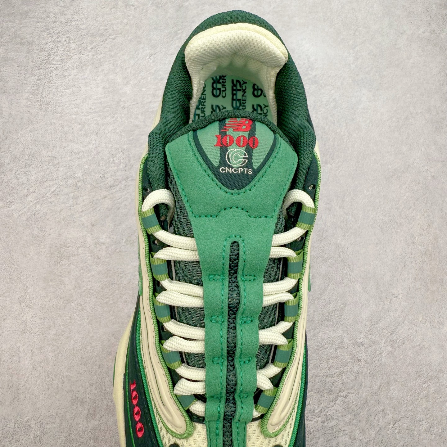 图片[5]-New Balance M1000 NB系列低帮复古老爹风休闲运动慢跑鞋 据悉，New Balance的复古鞋型M1000系列将在2024年正式回归。而自家美产创意总监Teddy Santis的AIMÉ LEON DORE也将率先推出联名1000撑撑场子，鞋款预计将在今年正式发布。New Balance1000系列作为NB最高端的鞋型，诞生于1999年，一度成为当年的热门鞋型，神似Nike Air Max95，现在看来也是一双符合潮流趋势的复古老爹鞋型。此番Teddy Santis亲自操刀，将丰富的配色和升级材质于复古的1000鞋型结合，鞋身采用米色、绿色和粉色的搭配。\\\”N\\\”字Logo也以全新的设计呈现，以1000标志性的网布和皮革材质打造，带来全新的视觉体验。后续ALD和New Balance1000的联名还将推出纯白配色，具体颜值还要等更多实物图的释出。AIMÉ LEON DORE和New Balance的多次联名一直有着超高的人气，无论是550还是1906R都有着不低的溢价，预计此番颜值不错的全新1000也会有着较高的人气。尺码：36 37 37.5 38 38.5 39.5 40 40.5 41.5 42 42.5 43 44 44.5 45-选品中心