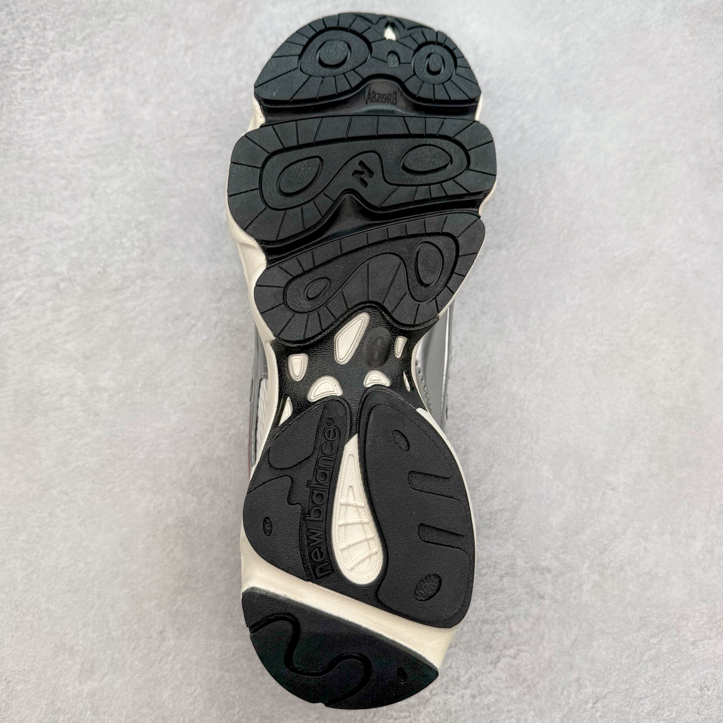 图片[9]-New Balance M1000 NB系列低帮复古老爹风休闲运动慢跑鞋 据悉，New Balance的复古鞋型M1000系列将在2024年正式回归。而自家美产创意总监Teddy Santis的AIMÉ LEON DORE也将率先推出联名1000撑撑场子，鞋款预计将在今年正式发布。New Balance1000系列作为NB最高端的鞋型，诞生于1999年，一度成为当年的热门鞋型，神似Nike Air Max95，现在看来也是一双符合潮流趋势的复古老爹鞋型。此番Teddy Santis亲自操刀，将丰富的配色和升级材质于复古的1000鞋型结合，鞋身采用米色、绿色和粉色的搭配。\\\”N\\\”字Logo也以全新的设计呈现，以1000标志性的网布和皮革材质打造，带来全新的视觉体验。后续ALD和New Balance1000的联名还将推出纯白配色，具体颜值还要等更多实物图的释出。AIMÉ LEON DORE和New Balance的多次联名一直有着超高的人气，无论是550还是1906R都有着不低的溢价，预计此番颜值不错的全新1000也会有着较高的人气。尺码：36 37 37.5 38 38.5 39.5 40 40.5 41.5 42 42.5 43 44 44.5 45-选品中心