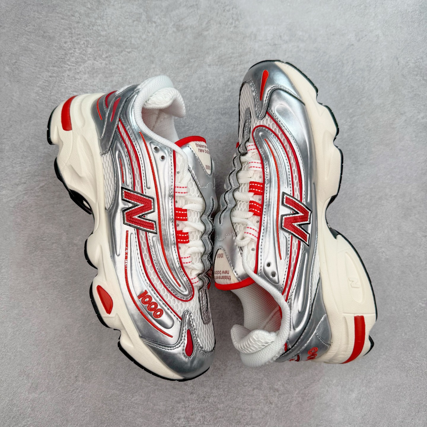 图片[3]-New Balance M1000 NB系列低帮复古老爹风休闲运动慢跑鞋 据悉，New Balance的复古鞋型M1000系列将在2024年正式回归。而自家美产创意总监Teddy Santis的AIMÉ LEON DORE也将率先推出联名1000撑撑场子，鞋款预计将在今年正式发布。New Balance1000系列作为NB最高端的鞋型，诞生于1999年，一度成为当年的热门鞋型，神似Nike Air Max95，现在看来也是一双符合潮流趋势的复古老爹鞋型。此番Teddy Santis亲自操刀，将丰富的配色和升级材质于复古的1000鞋型结合，鞋身采用米色、绿色和粉色的搭配。\\\”N\\\”字Logo也以全新的设计呈现，以1000标志性的网布和皮革材质打造，带来全新的视觉体验。后续ALD和New Balance1000的联名还将推出纯白配色，具体颜值还要等更多实物图的释出。AIMÉ LEON DORE和New Balance的多次联名一直有着超高的人气，无论是550还是1906R都有着不低的溢价，预计此番颜值不错的全新1000也会有着较高的人气。尺码：36 37 37.5 38 38.5 39.5 40 40.5 41.5 42 42.5 43 44 44.5 45-选品中心