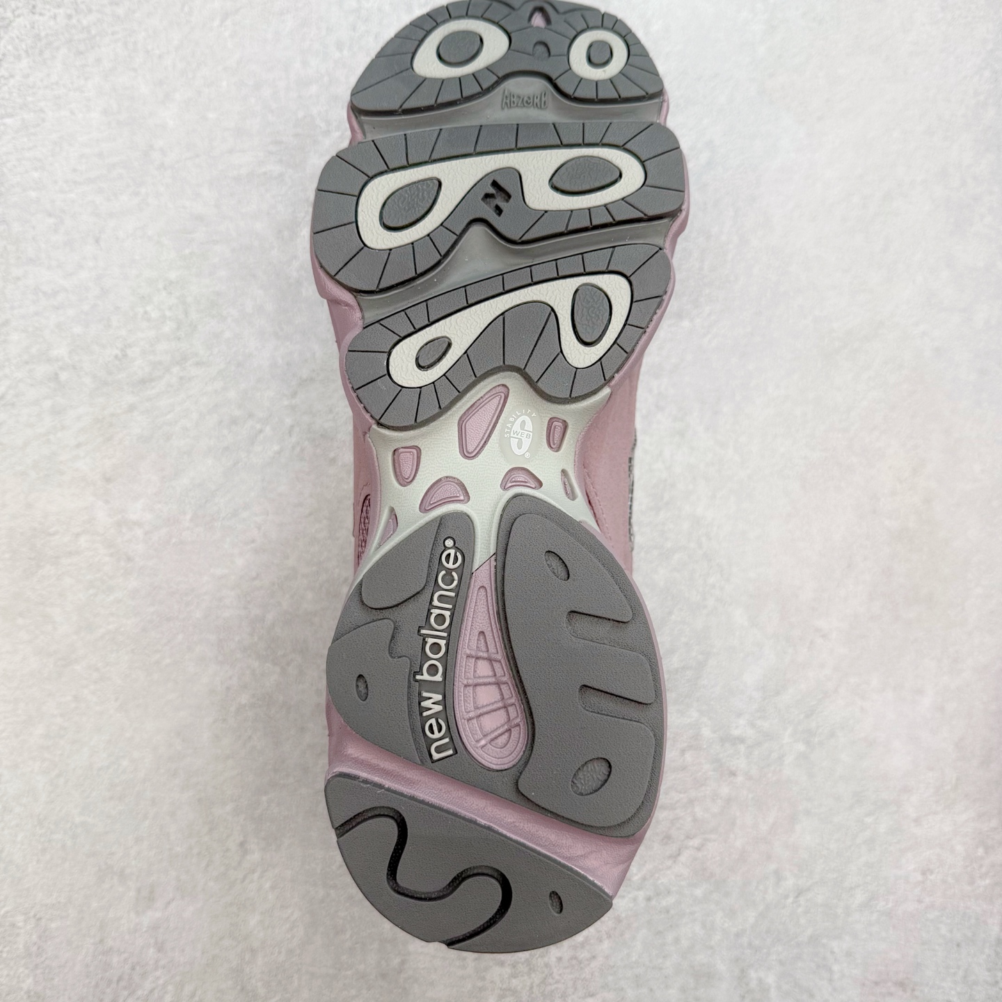 图片[9]-New Balance M1000 NB系列低帮复古老爹风休闲运动慢跑鞋 据悉，New Balance的复古鞋型M1000系列将在2024年正式回归。而自家美产创意总监Teddy Santis的AIMÉ LEON DORE也将率先推出联名1000撑撑场子，鞋款预计将在今年正式发布。New Balance1000系列作为NB最高端的鞋型，诞生于1999年，一度成为当年的热门鞋型，神似Nike Air Max95，现在看来也是一双符合潮流趋势的复古老爹鞋型。此番Teddy Santis亲自操刀，将丰富的配色和升级材质于复古的1000鞋型结合，鞋身采用米色、绿色和粉色的搭配。\\\”N\\\”字Logo也以全新的设计呈现，以1000标志性的网布和皮革材质打造，带来全新的视觉体验。后续ALD和New Balance1000的联名还将推出纯白配色，具体颜值还要等更多实物图的释出。AIMÉ LEON DORE和New Balance的多次联名一直有着超高的人气，无论是550还是1906R都有着不低的溢价，预计此番颜值不错的全新1000也会有着较高的人气。尺码：36 37 37.5 38 38.5 39.5 40 40.5 41.5 42 42.5 43 44 44.5 45-选品中心