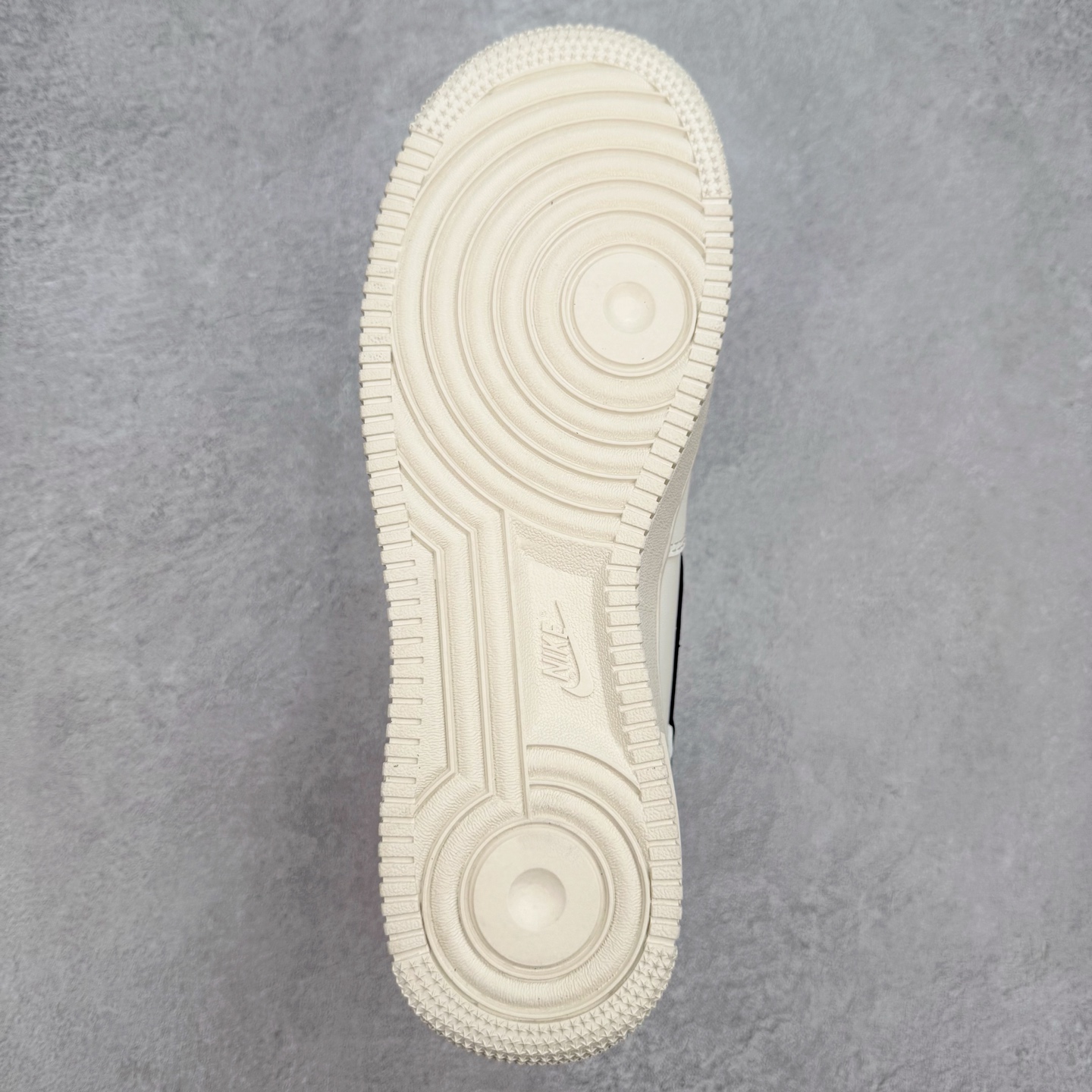 ＃福利特价‼️
NK Air Force 1´07 Low 空军一号低帮百搭休闲运动板鞋 FV1182-
