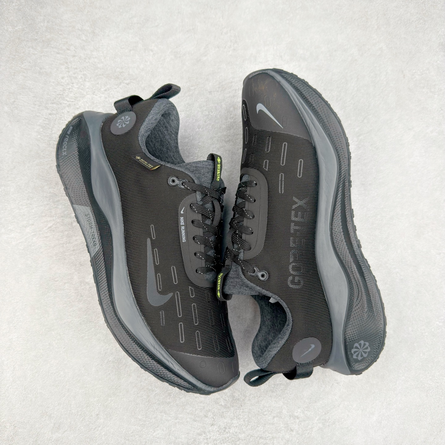 图片[3]-NK React Infinity Run Flyknit 4 GORE-TEX 低帮休闲跑步鞋防水公路助力畅跑 鞋身融入 GORE-TEX 防水层 搭配柔软鞋口在下雨时帮助双足保持干爽舒适 结合 NK ReactX 泡绵提供高出 React 泡绵 13% 的能量回馈 尺码：36 36.5 37.5 38 38.5 39 40 40.5 41.5 42 42.5 43 44 44.5 45-选品中心