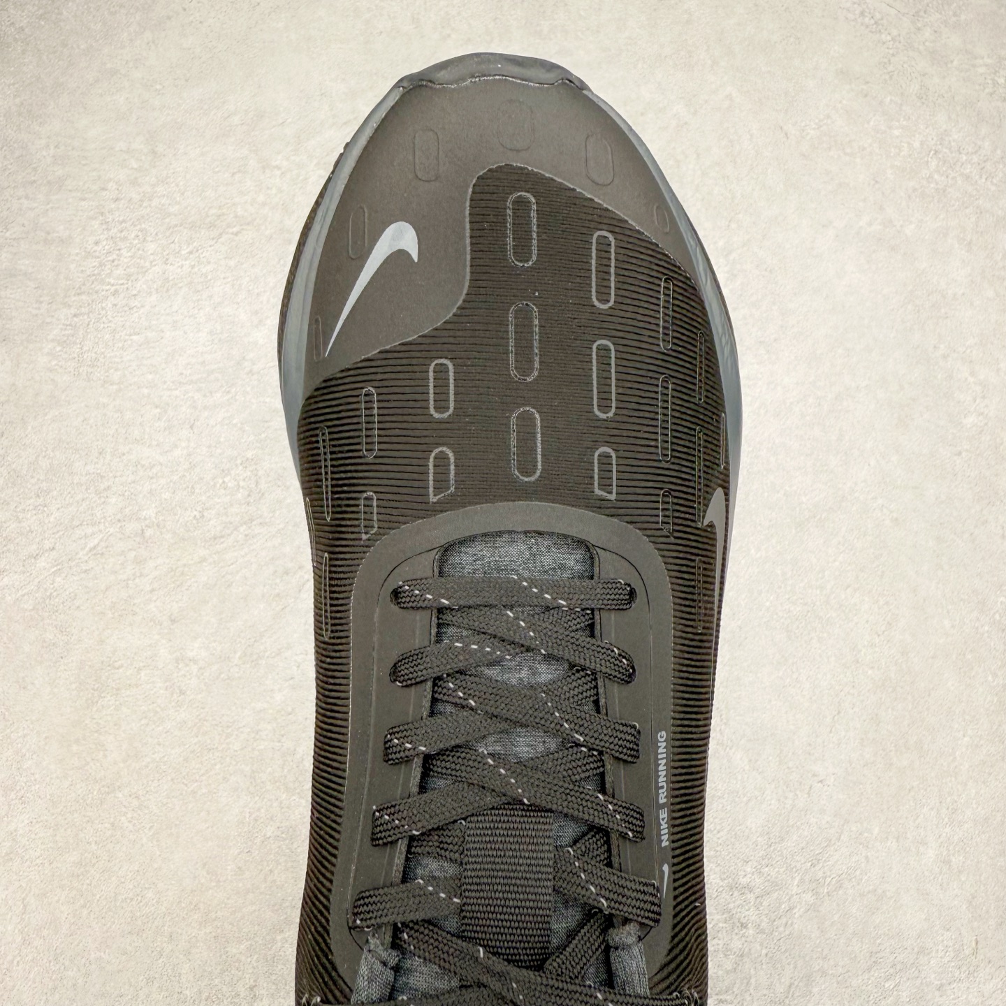 图片[4]-NK React Infinity Run Flyknit 4 GORE-TEX 低帮休闲跑步鞋防水公路助力畅跑 鞋身融入 GORE-TEX 防水层 搭配柔软鞋口在下雨时帮助双足保持干爽舒适 结合 NK ReactX 泡绵提供高出 React 泡绵 13% 的能量回馈 尺码：36 36.5 37.5 38 38.5 39 40 40.5 41.5 42 42.5 43 44 44.5 45-选品中心