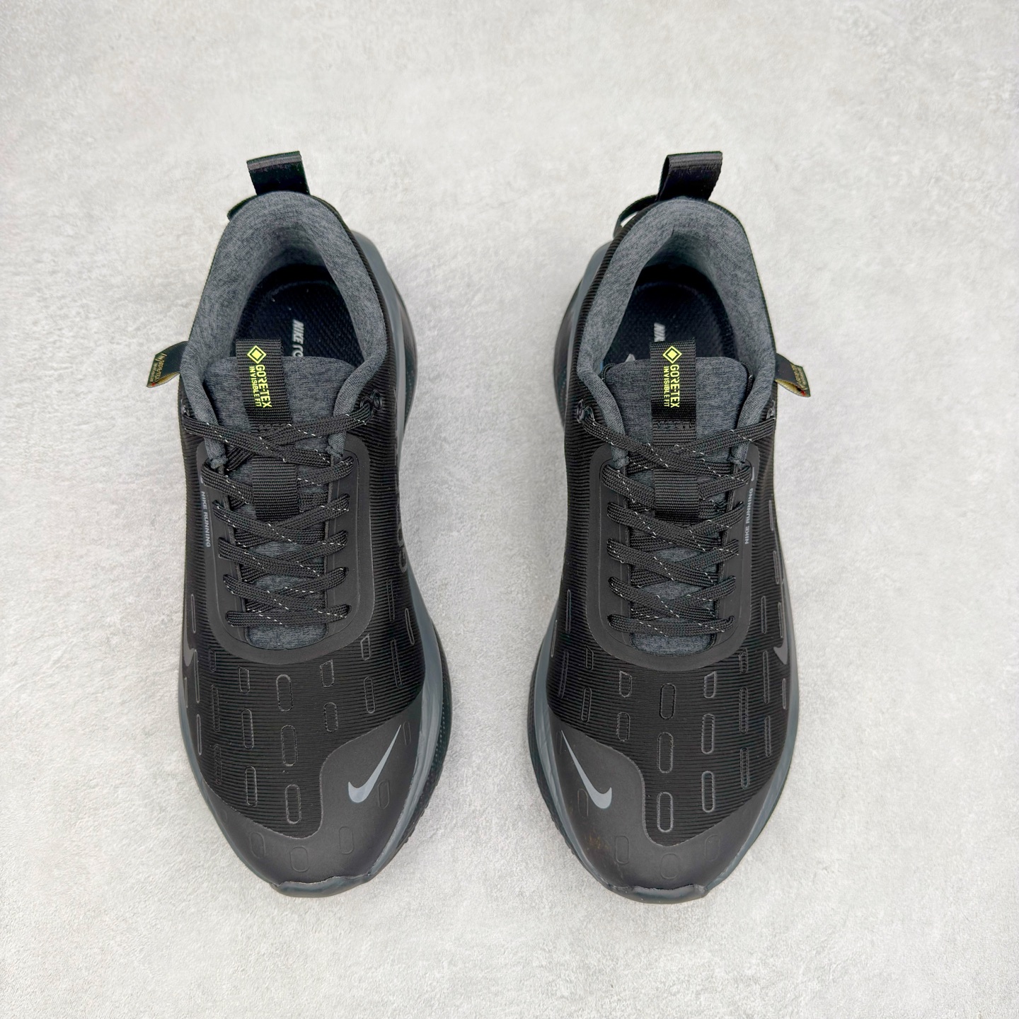 图片[2]-NK React Infinity Run Flyknit 4 GORE-TEX 低帮休闲跑步鞋防水公路助力畅跑 鞋身融入 GORE-TEX 防水层 搭配柔软鞋口在下雨时帮助双足保持干爽舒适 结合 NK ReactX 泡绵提供高出 React 泡绵 13% 的能量回馈 尺码：36 36.5 37.5 38 38.5 39 40 40.5 41.5 42 42.5 43 44 44.5 45-选品中心