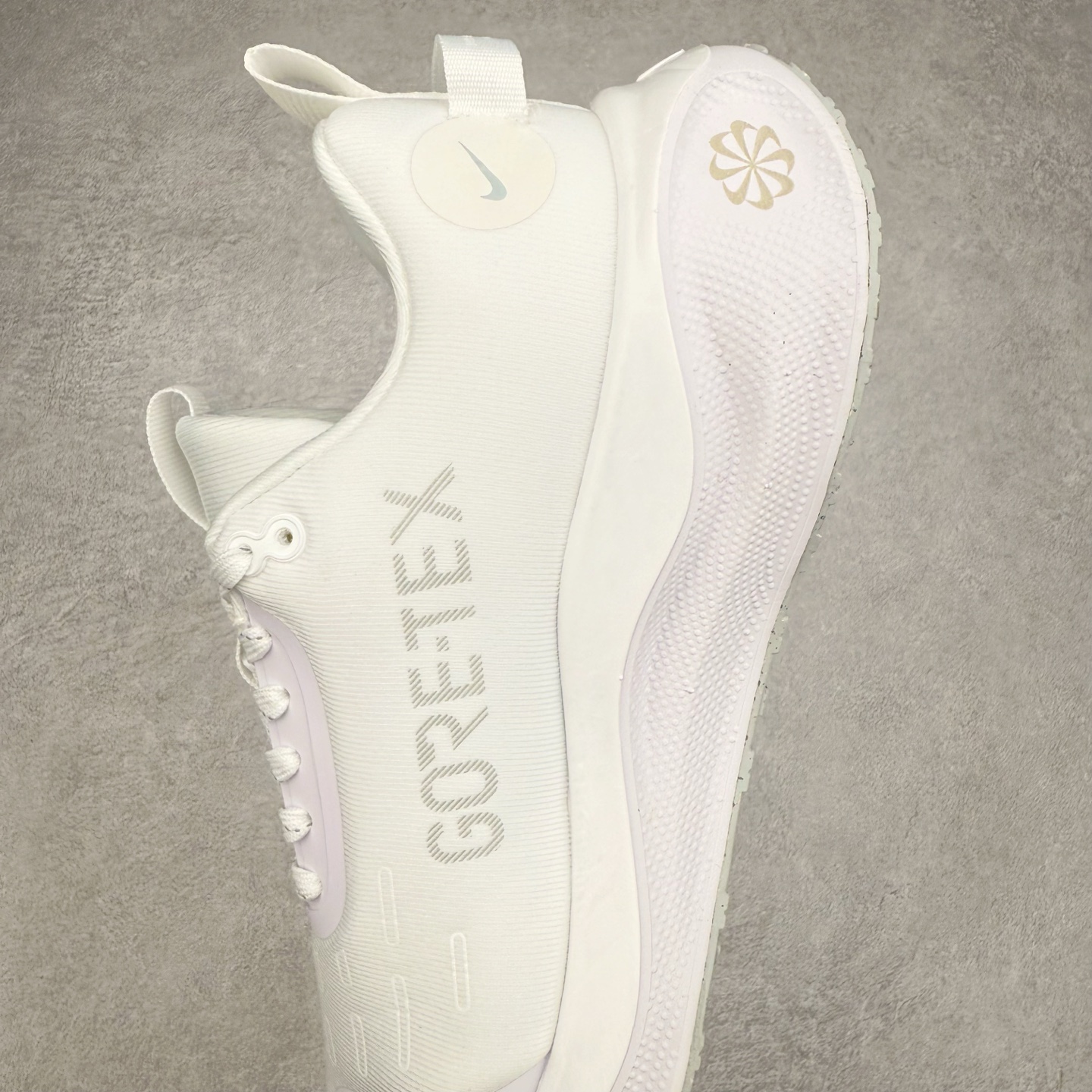 图片[7]-NK React Infinity Run Flyknit 4 GORE-TEX 低帮休闲跑步鞋防水公路助力畅跑 鞋身融入 GORE-TEX 防水层 搭配柔软鞋口在下雨时帮助双足保持干爽舒适 结合 NK ReactX 泡绵提供高出 React 泡绵 13% 的能量回馈 尺码：36 36.5 37.5 38 38.5 39 40 40.5 41.5 42 42.5 43 44 44.5 45-选品中心