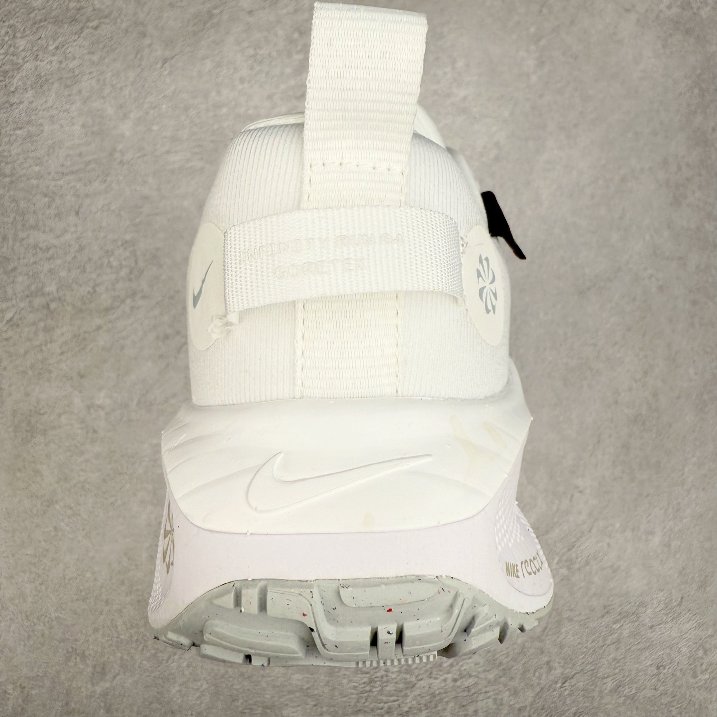 图片[8]-NK React Infinity Run Flyknit 4 GORE-TEX 低帮休闲跑步鞋防水公路助力畅跑 鞋身融入 GORE-TEX 防水层 搭配柔软鞋口在下雨时帮助双足保持干爽舒适 结合 NK ReactX 泡绵提供高出 React 泡绵 13% 的能量回馈 尺码：36 36.5 37.5 38 38.5 39 40 40.5 41.5 42 42.5 43 44 44.5 45-选品中心