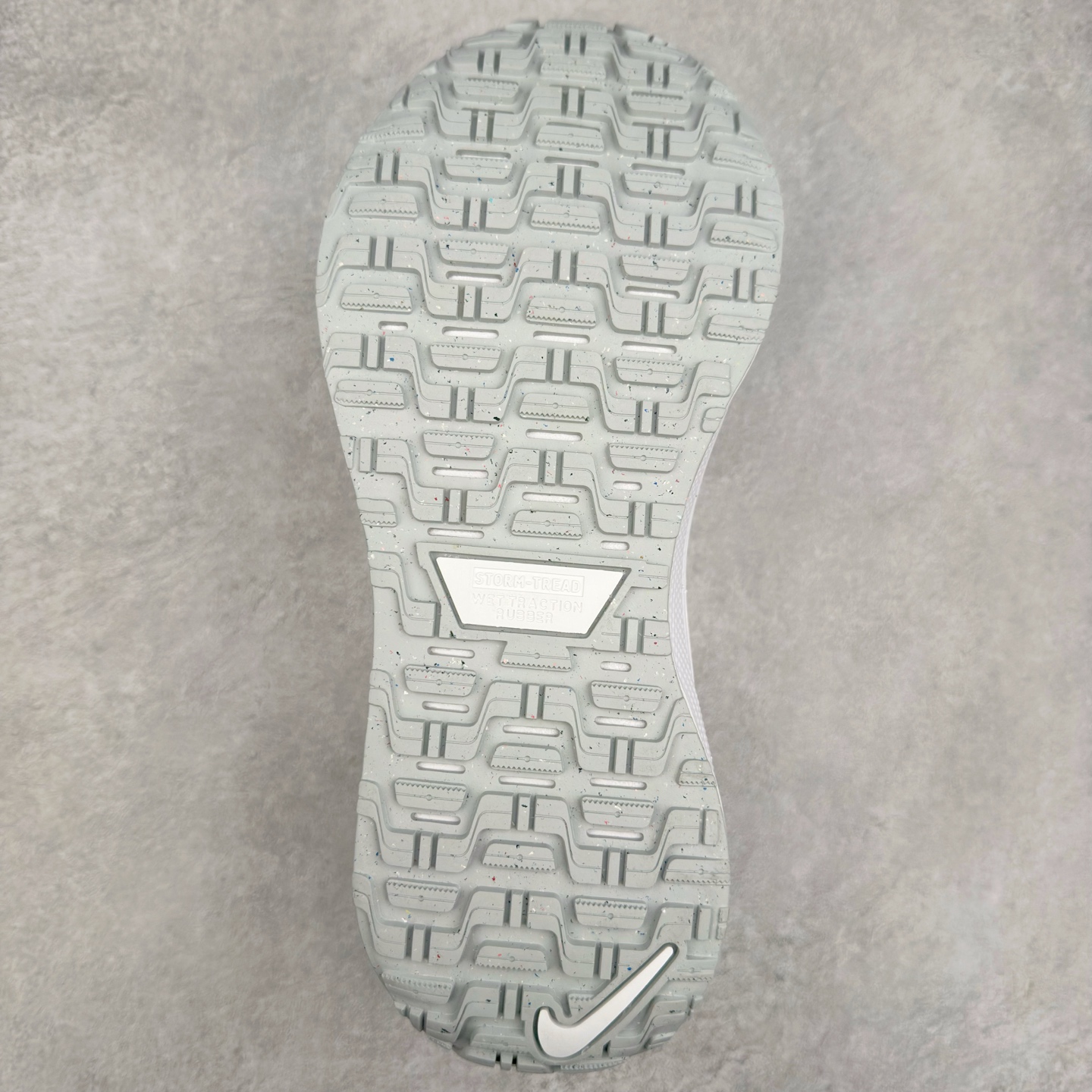 图片[9]-NK React Infinity Run Flyknit 4 GORE-TEX 低帮休闲跑步鞋防水公路助力畅跑 鞋身融入 GORE-TEX 防水层 搭配柔软鞋口在下雨时帮助双足保持干爽舒适 结合 NK ReactX 泡绵提供高出 React 泡绵 13% 的能量回馈 尺码：36 36.5 37.5 38 38.5 39 40 40.5 41.5 42 42.5 43 44 44.5 45-选品中心