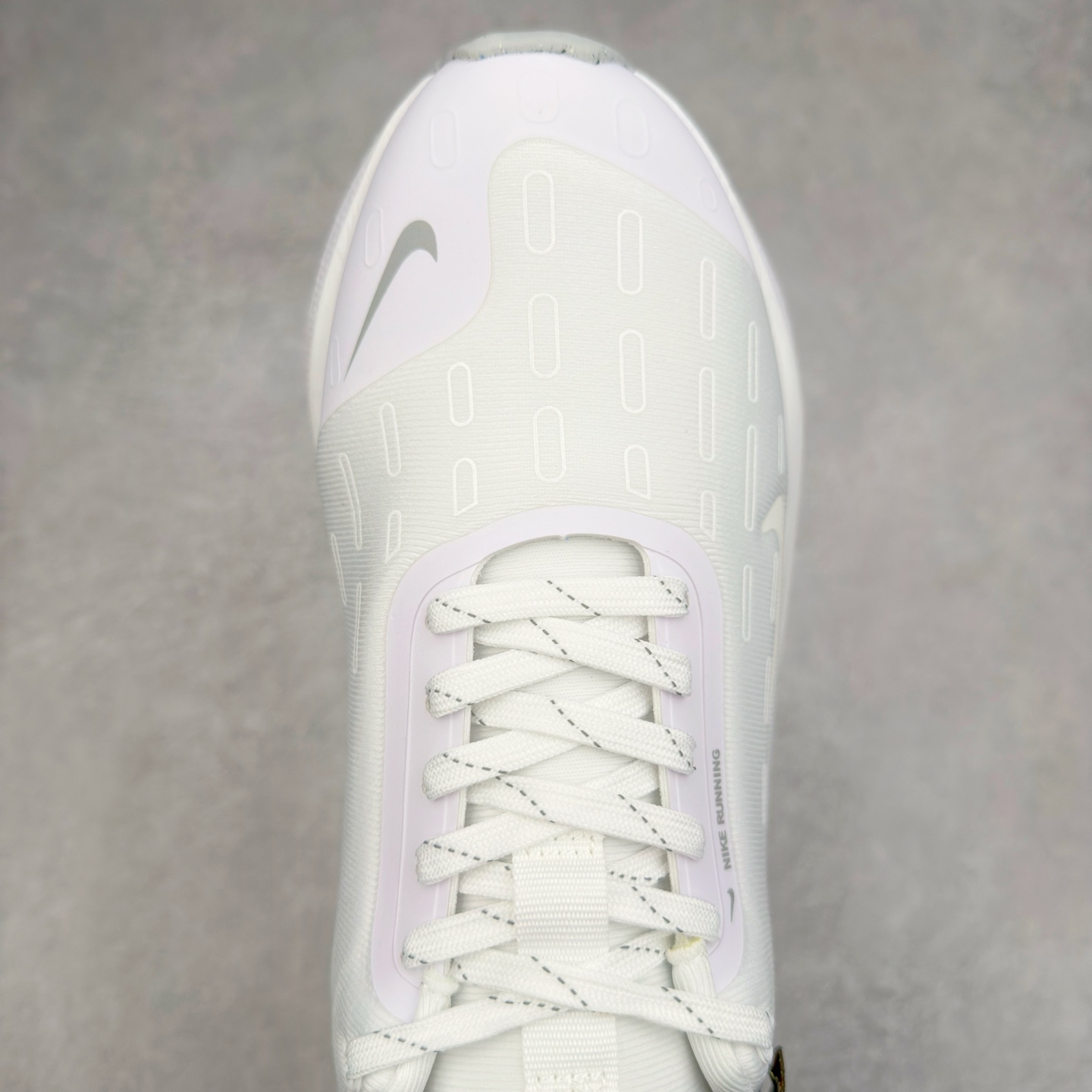 图片[4]-NK React Infinity Run Flyknit 4 GORE-TEX 低帮休闲跑步鞋防水公路助力畅跑 鞋身融入 GORE-TEX 防水层 搭配柔软鞋口在下雨时帮助双足保持干爽舒适 结合 NK ReactX 泡绵提供高出 React 泡绵 13% 的能量回馈 尺码：36 36.5 37.5 38 38.5 39 40 40.5 41.5 42 42.5 43 44 44.5 45-选品中心