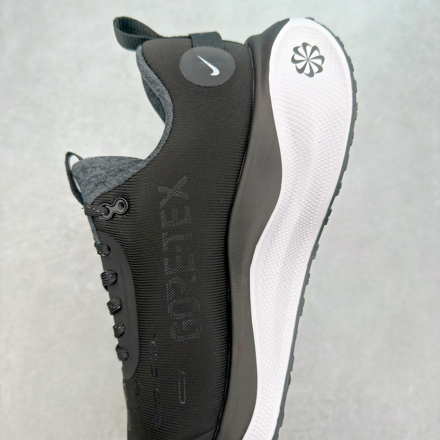 图片[7]-NK React Infinity Run Flyknit 4 GORE-TEX 低帮休闲跑步鞋防水公路助力畅跑 鞋身融入 GORE-TEX 防水层 搭配柔软鞋口在下雨时帮助双足保持干爽舒适 结合 NK ReactX 泡绵提供高出 React 泡绵 13% 的能量回馈 尺码：36 36.5 37.5 38 38.5 39 40 40.5 41.5 42 42.5 43 44 44.5 45-选品中心