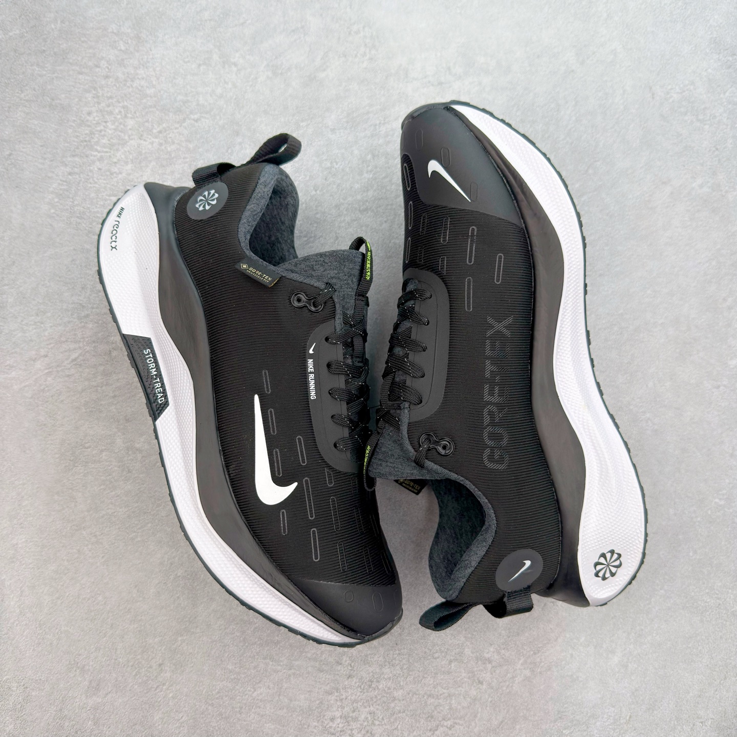 图片[3]-NK React Infinity Run Flyknit 4 GORE-TEX 低帮休闲跑步鞋防水公路助力畅跑 鞋身融入 GORE-TEX 防水层 搭配柔软鞋口在下雨时帮助双足保持干爽舒适 结合 NK ReactX 泡绵提供高出 React 泡绵 13% 的能量回馈 尺码：36 36.5 37.5 38 38.5 39 40 40.5 41.5 42 42.5 43 44 44.5 45-选品中心