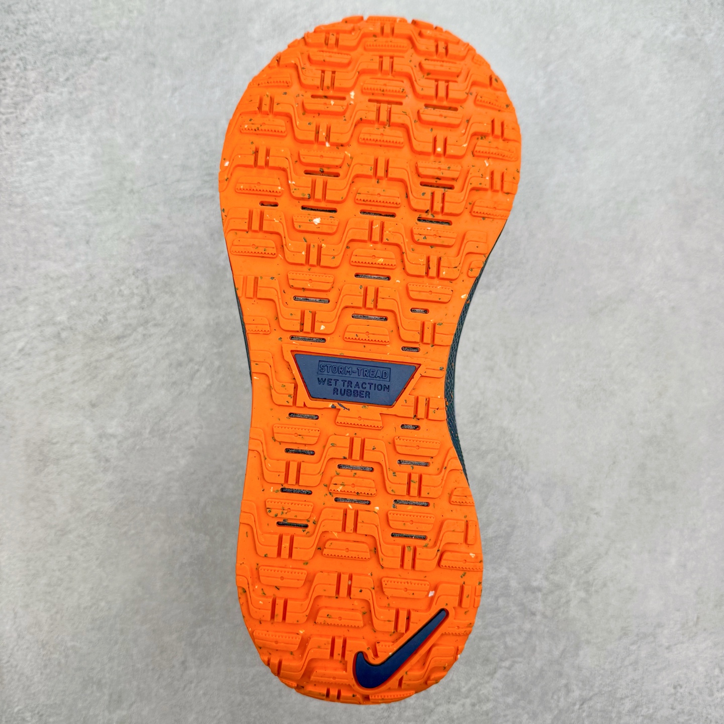 图片[9]-NK React Infinity Run Flyknit 4 GORE-TEX 低帮休闲跑步鞋防水公路助力畅跑 鞋身融入 GORE-TEX 防水层 搭配柔软鞋口在下雨时帮助双足保持干爽舒适 结合 NK ReactX 泡绵提供高出 React 泡绵 13% 的能量回馈 尺码：36 36.5 37.5 38 38.5 39 40 40.5 41.5 42 42.5 43 44 44.5 45-选品中心