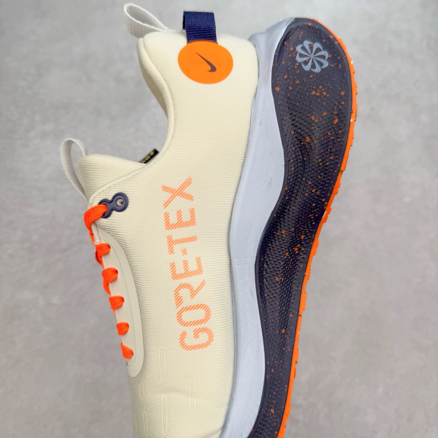 图片[7]-NK React Infinity Run Flyknit 4 GORE-TEX 低帮休闲跑步鞋防水公路助力畅跑 鞋身融入 GORE-TEX 防水层 搭配柔软鞋口在下雨时帮助双足保持干爽舒适 结合 NK ReactX 泡绵提供高出 React 泡绵 13% 的能量回馈 尺码：36 36.5 37.5 38 38.5 39 40 40.5 41.5 42 42.5 43 44 44.5 45-选品中心