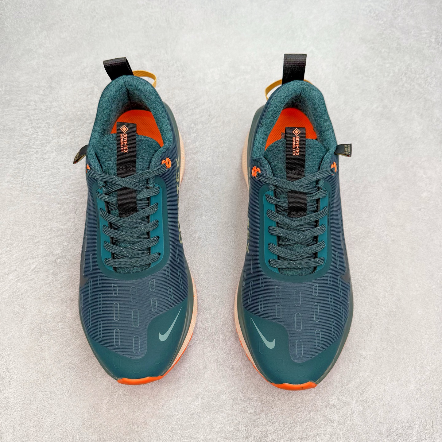 图片[2]-NK React Infinity Run Flyknit 4 GORE-TEX 低帮休闲跑步鞋防水公路助力畅跑 鞋身融入 GORE-TEX 防水层 搭配柔软鞋口在下雨时帮助双足保持干爽舒适 结合 NK ReactX 泡绵提供高出 React 泡绵 13% 的能量回馈 尺码：36 36.5 37.5 38 38.5 39 40 40.5 41.5 42 42.5 43 44 44.5 45-选品中心
